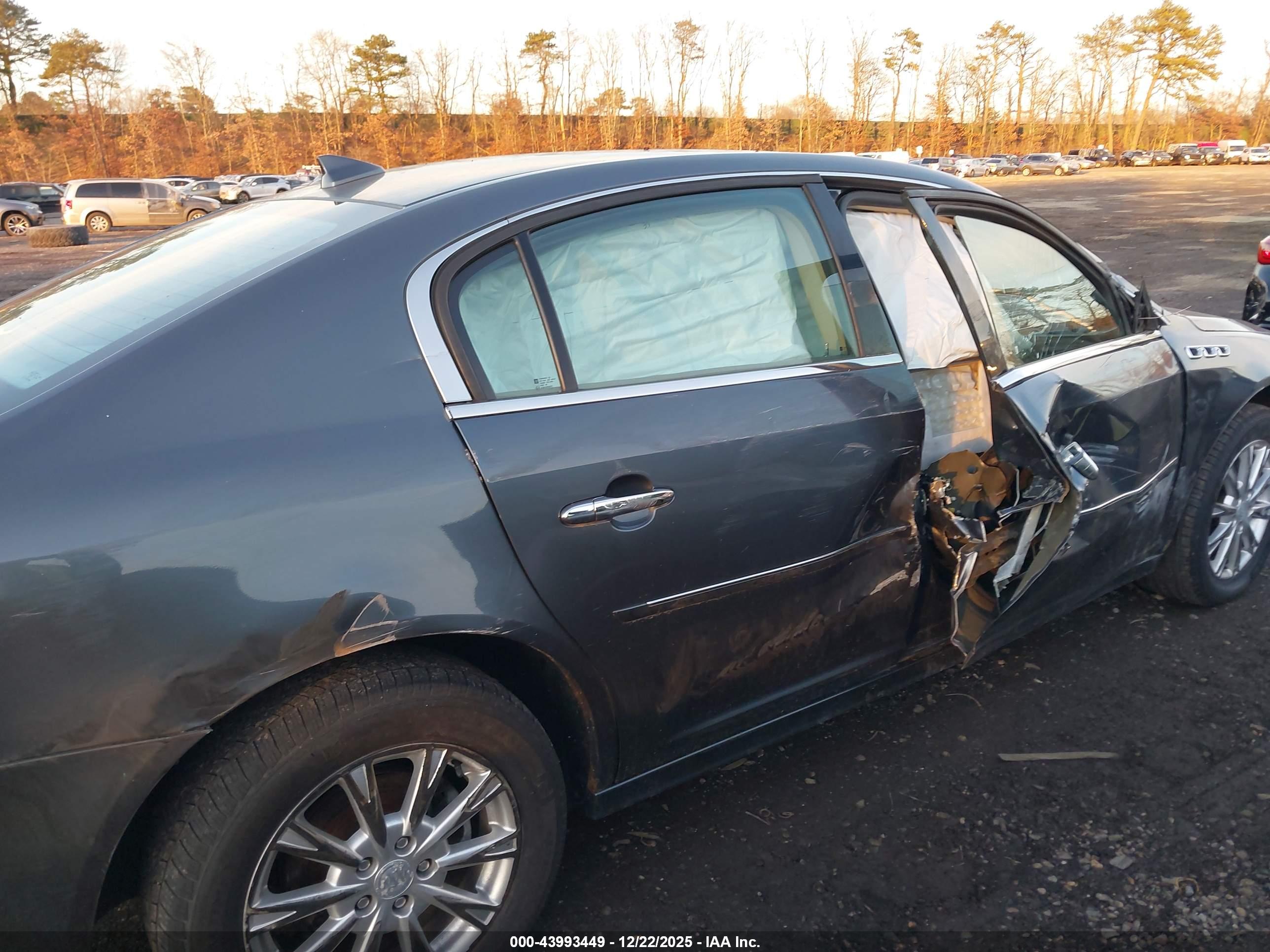 BUICK LUCERNE image 6