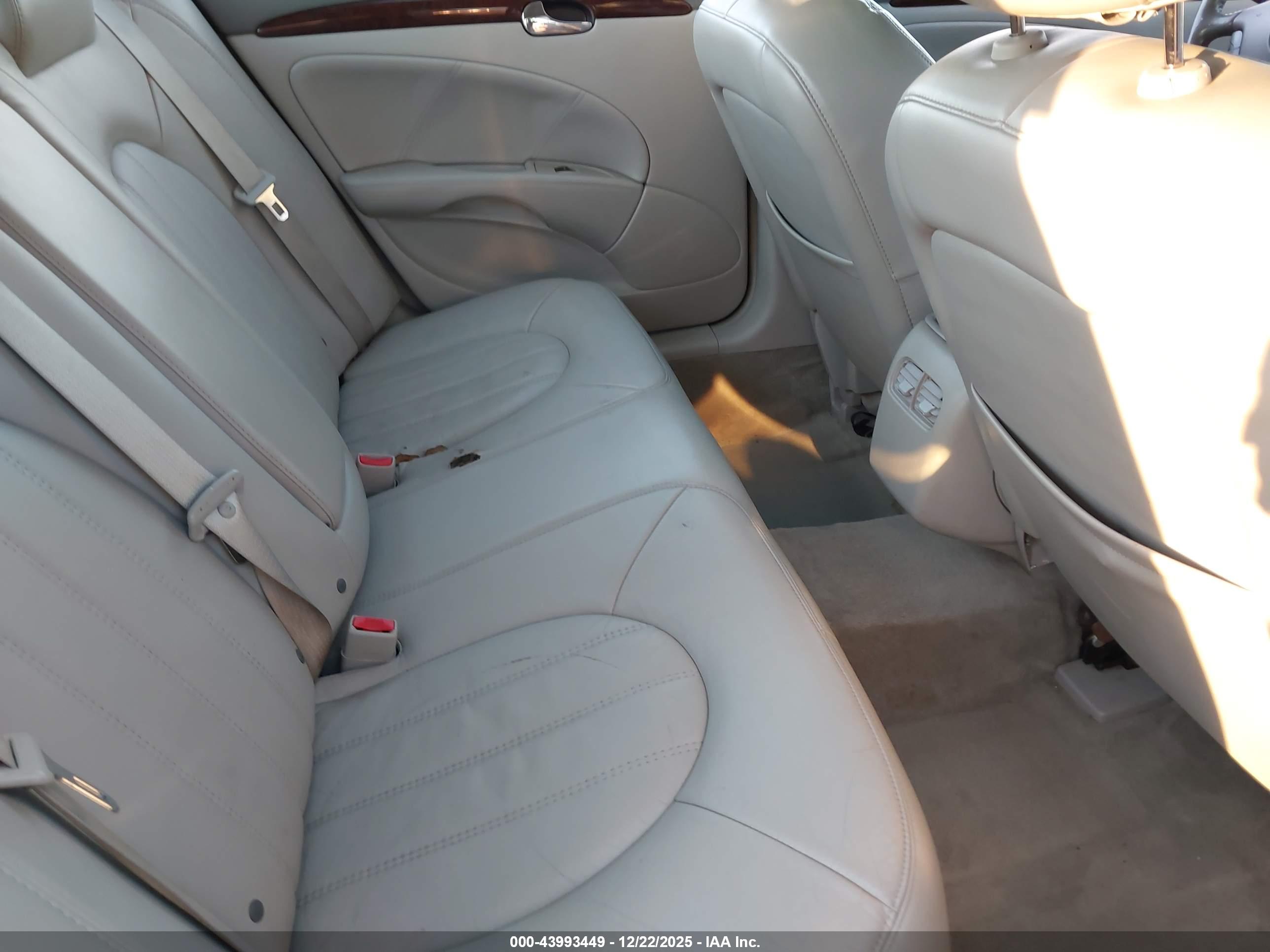 BUICK LUCERNE image 8