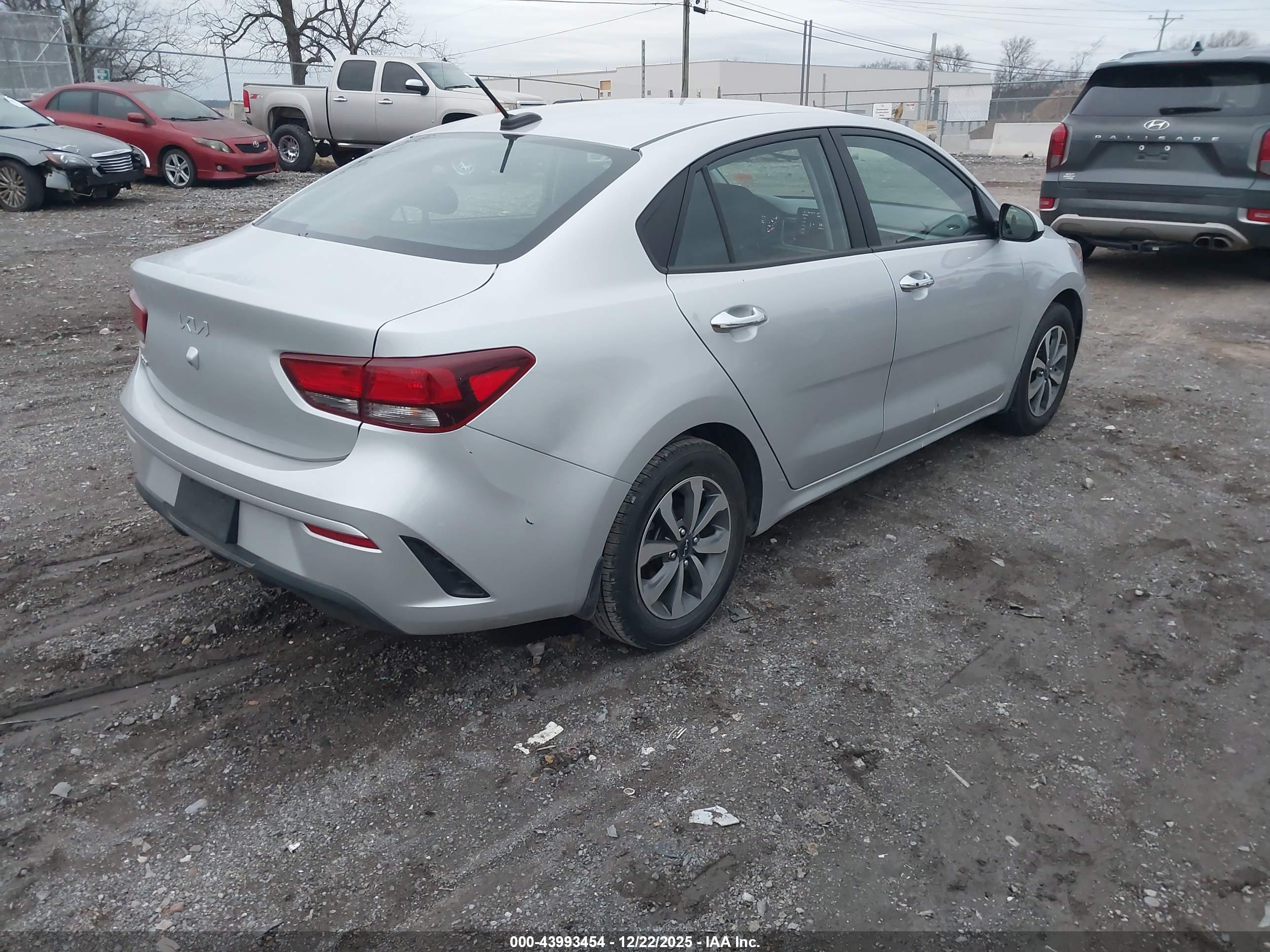 KIA RIO image 4