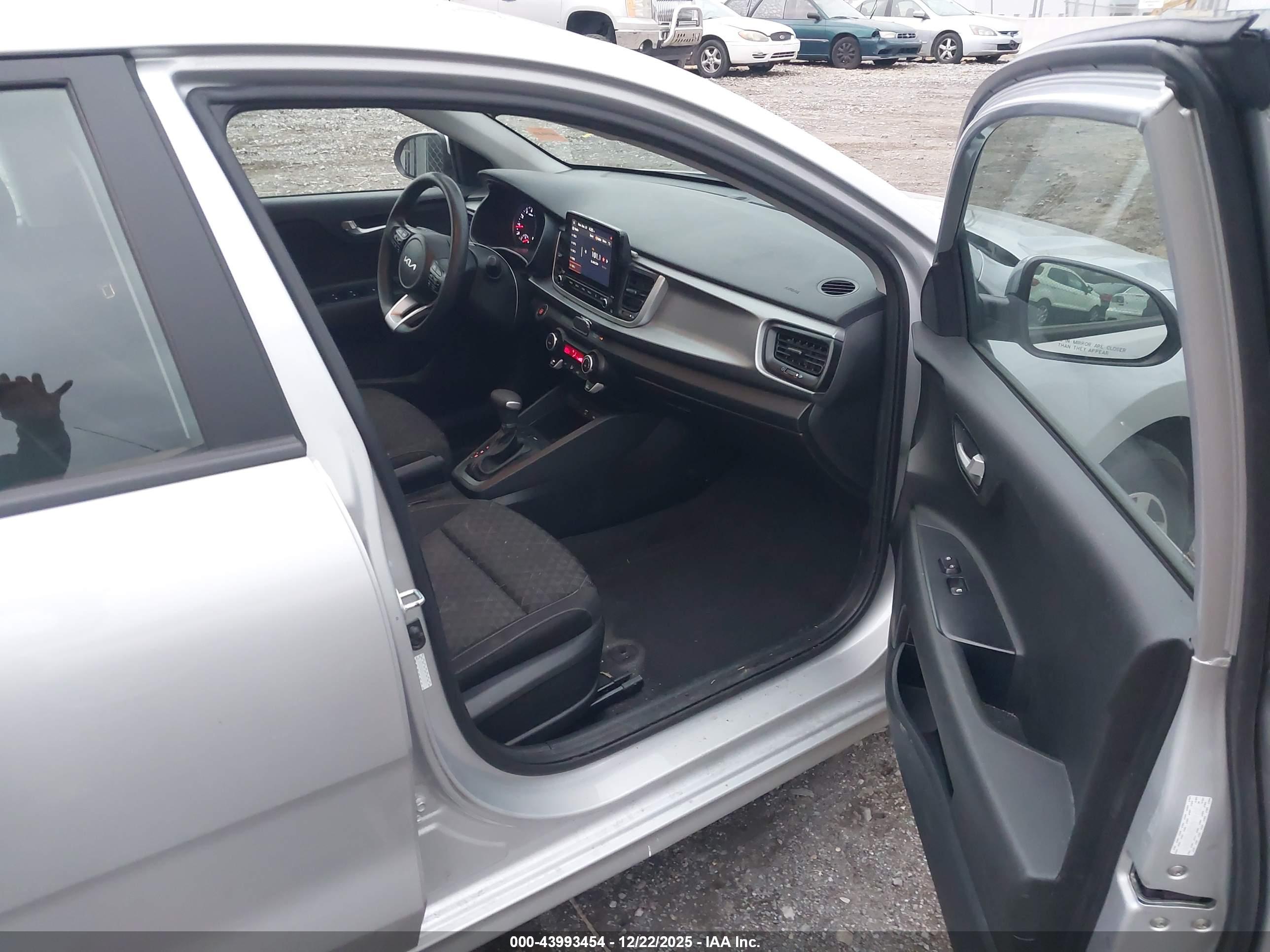 KIA RIO image 5
