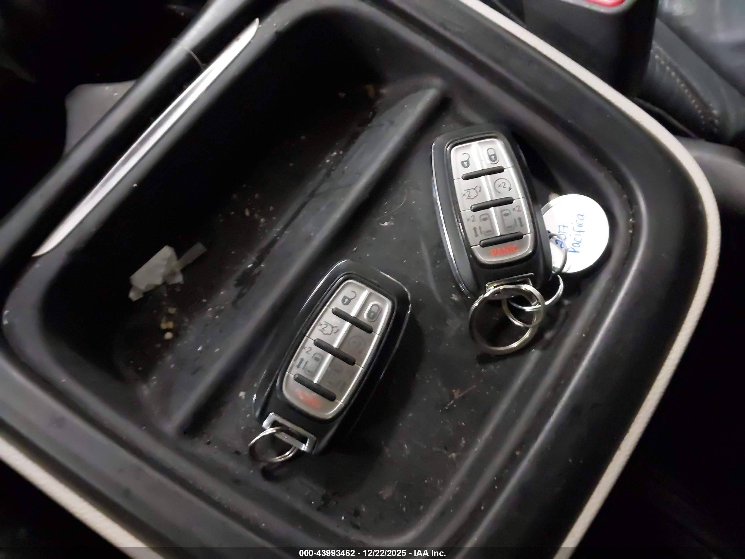 CHRYSLER PACIFICA image 11
