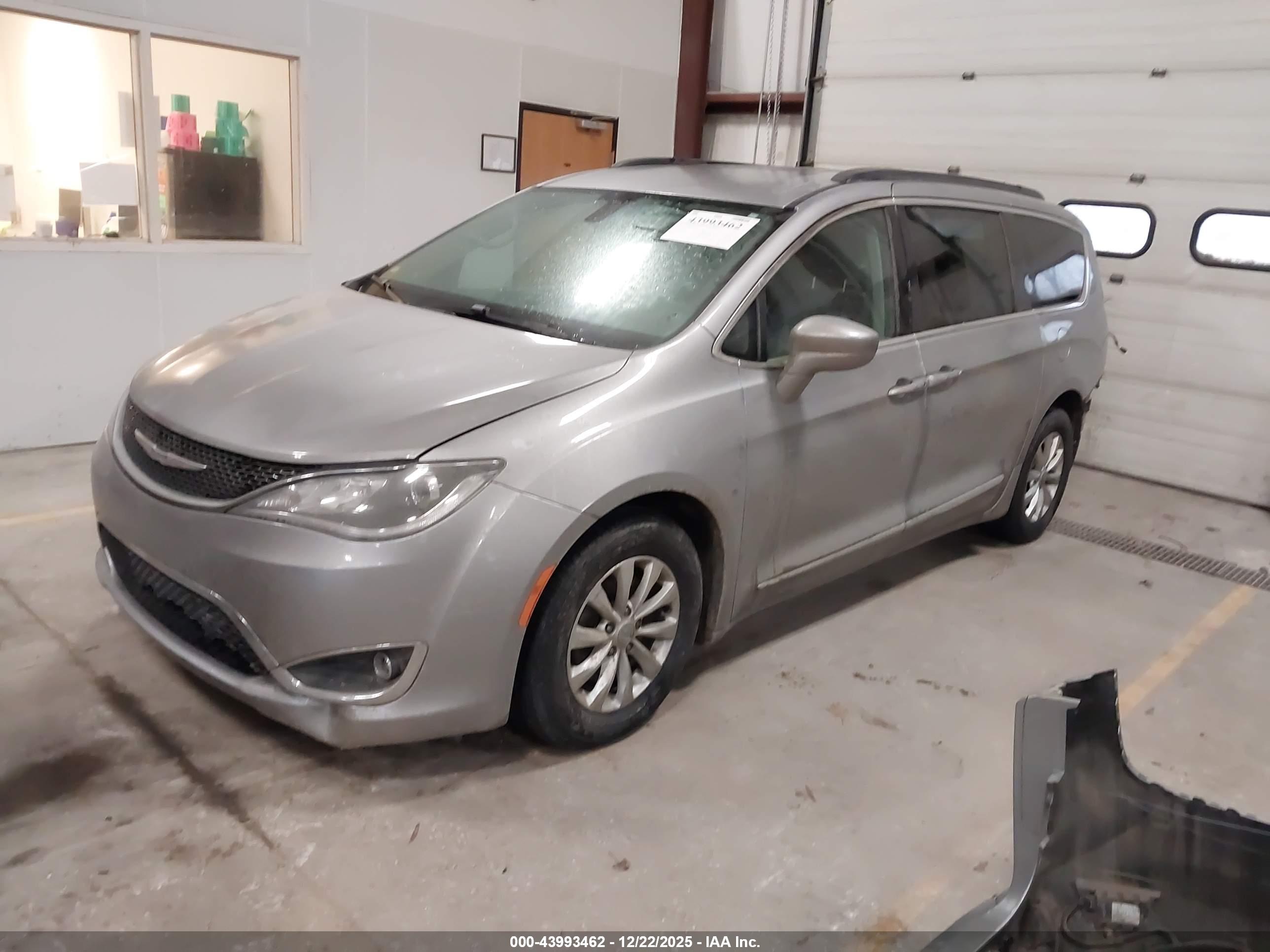 CHRYSLER PACIFICA image 2