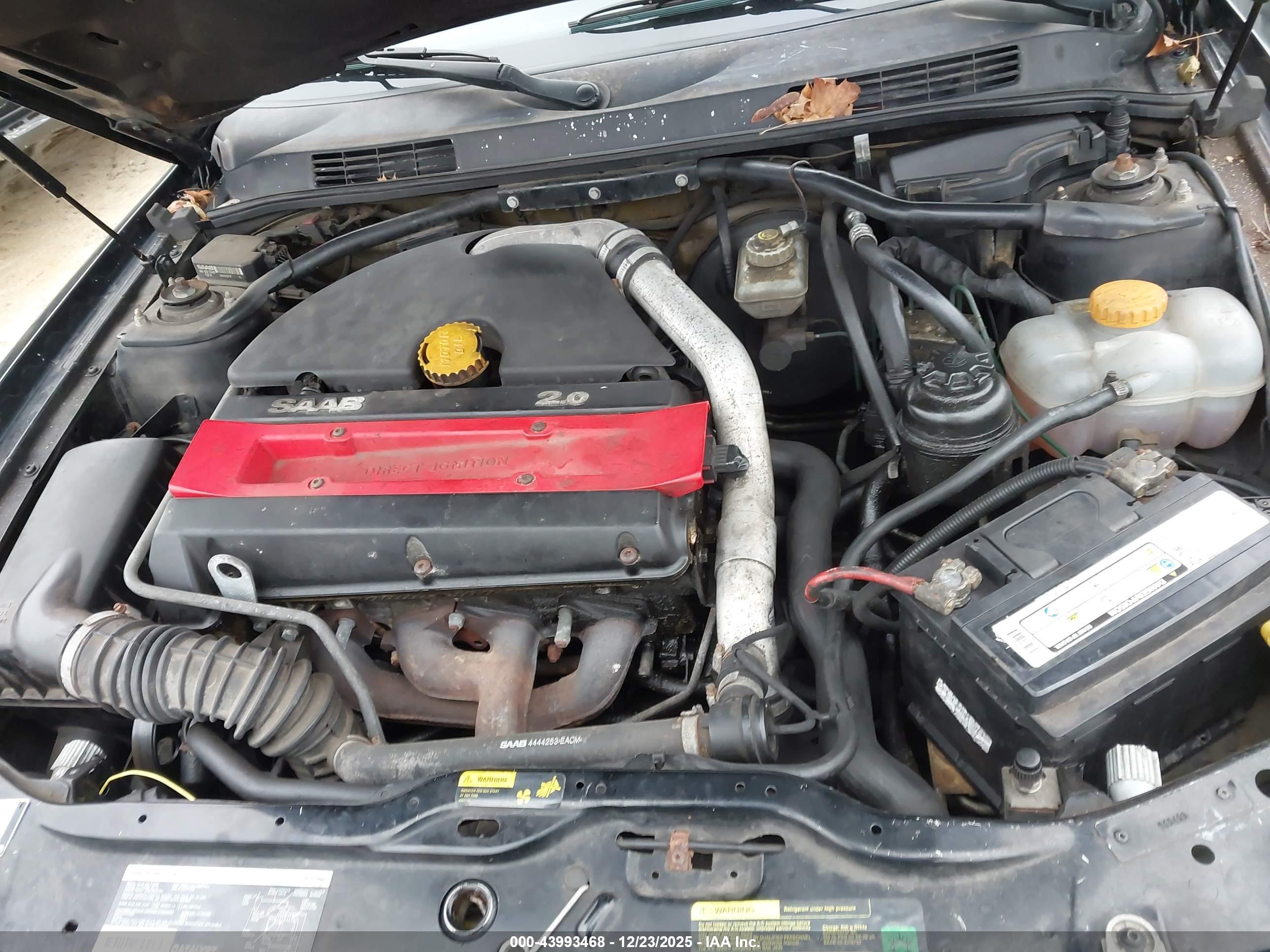 SAAB 900 image 10