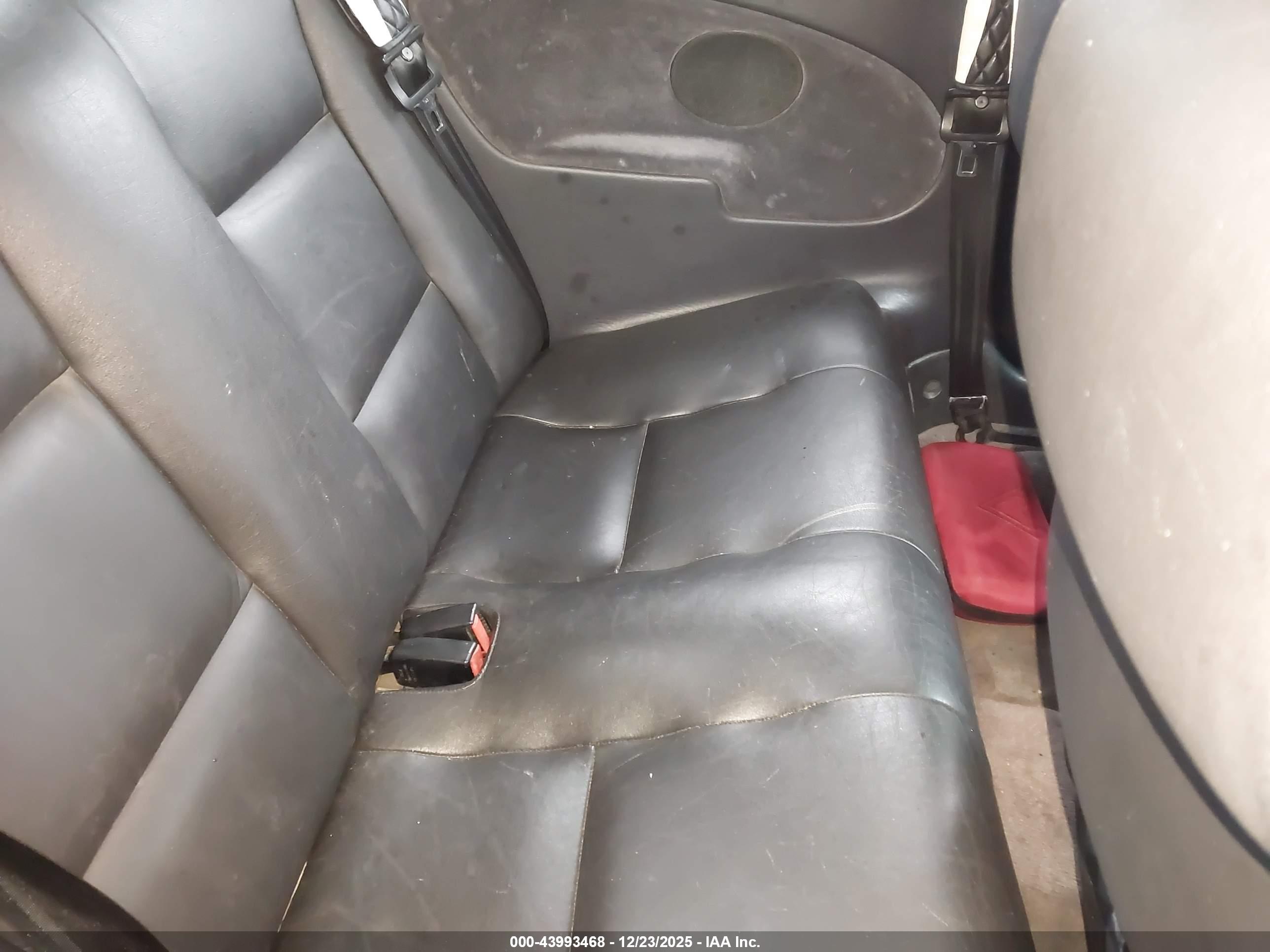 SAAB 900 image 8