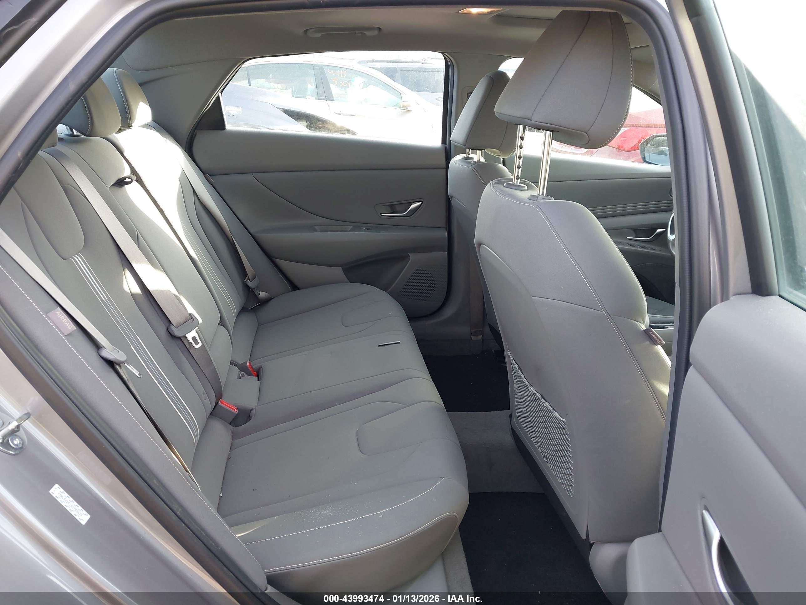 HYUNDAI ELANTRA image 8