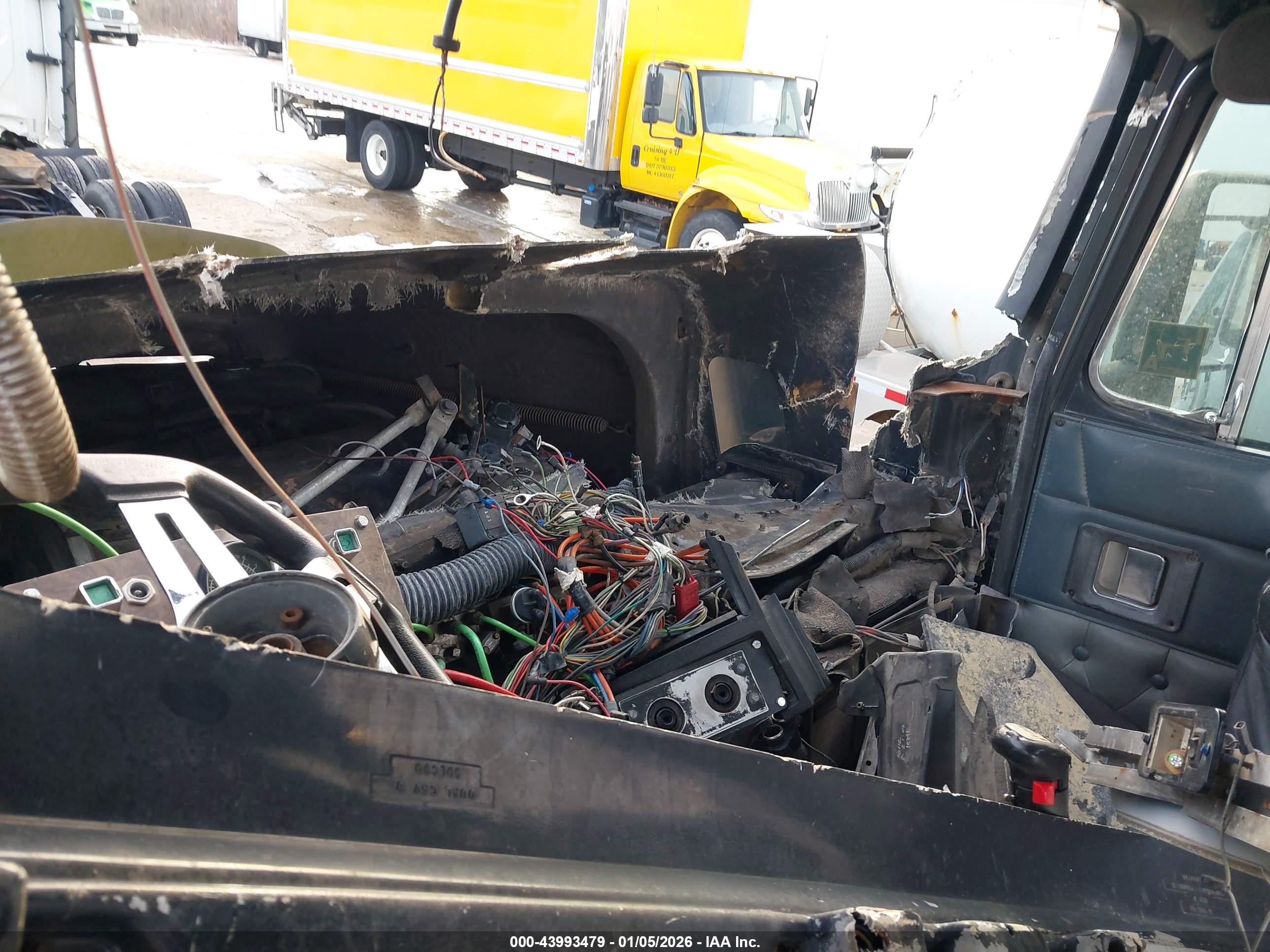 KENWORTH CONSTRUCTION image 6