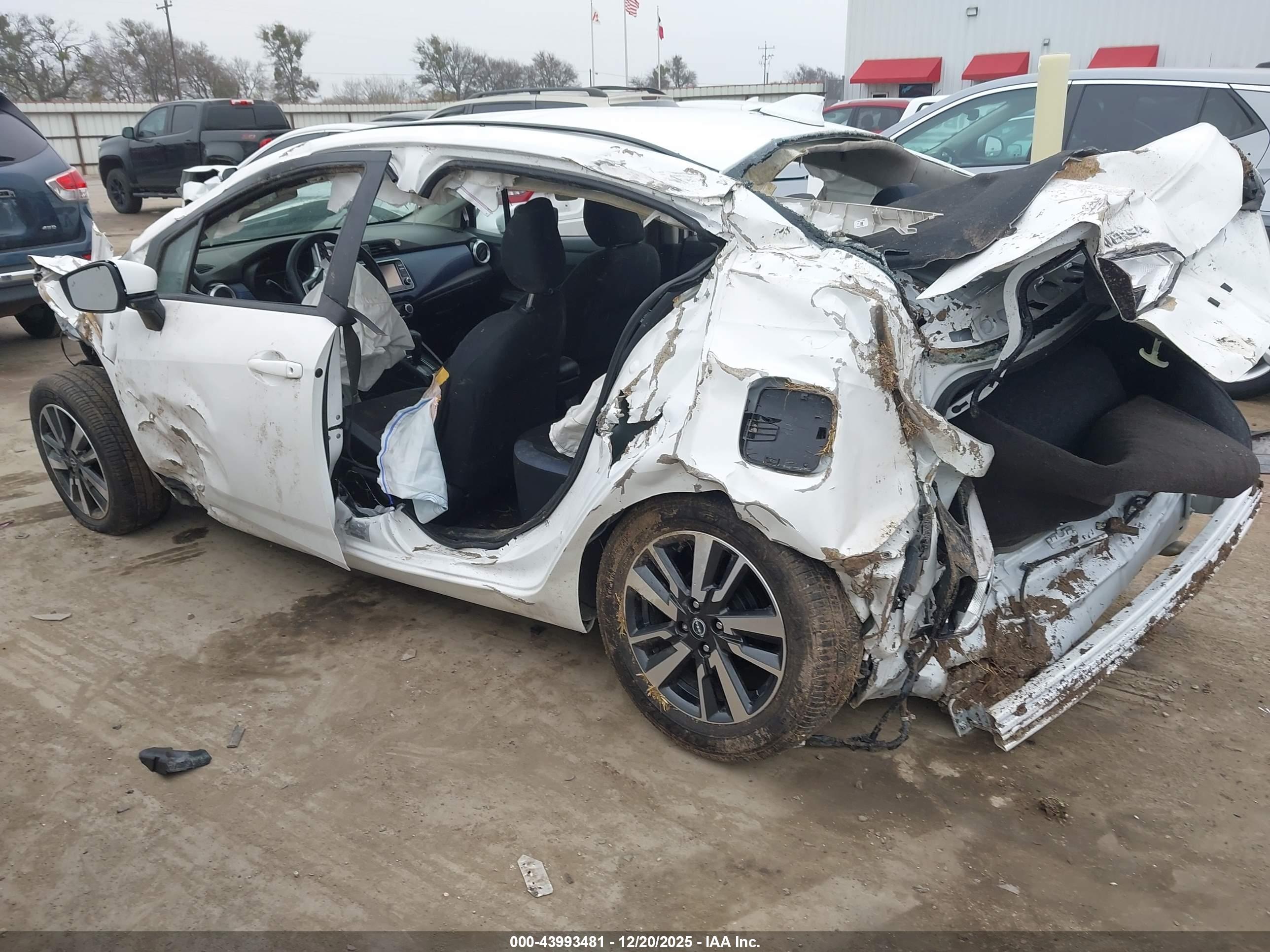 NISSAN VERSA image 3