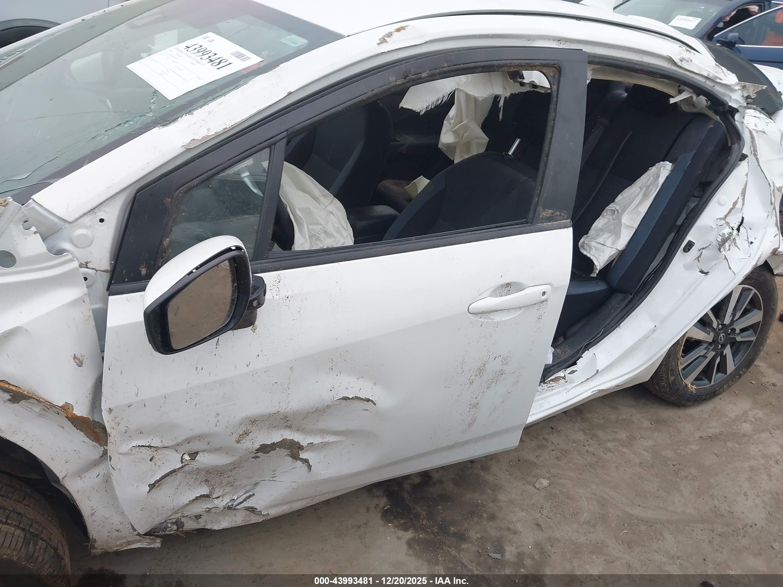 NISSAN VERSA image 6