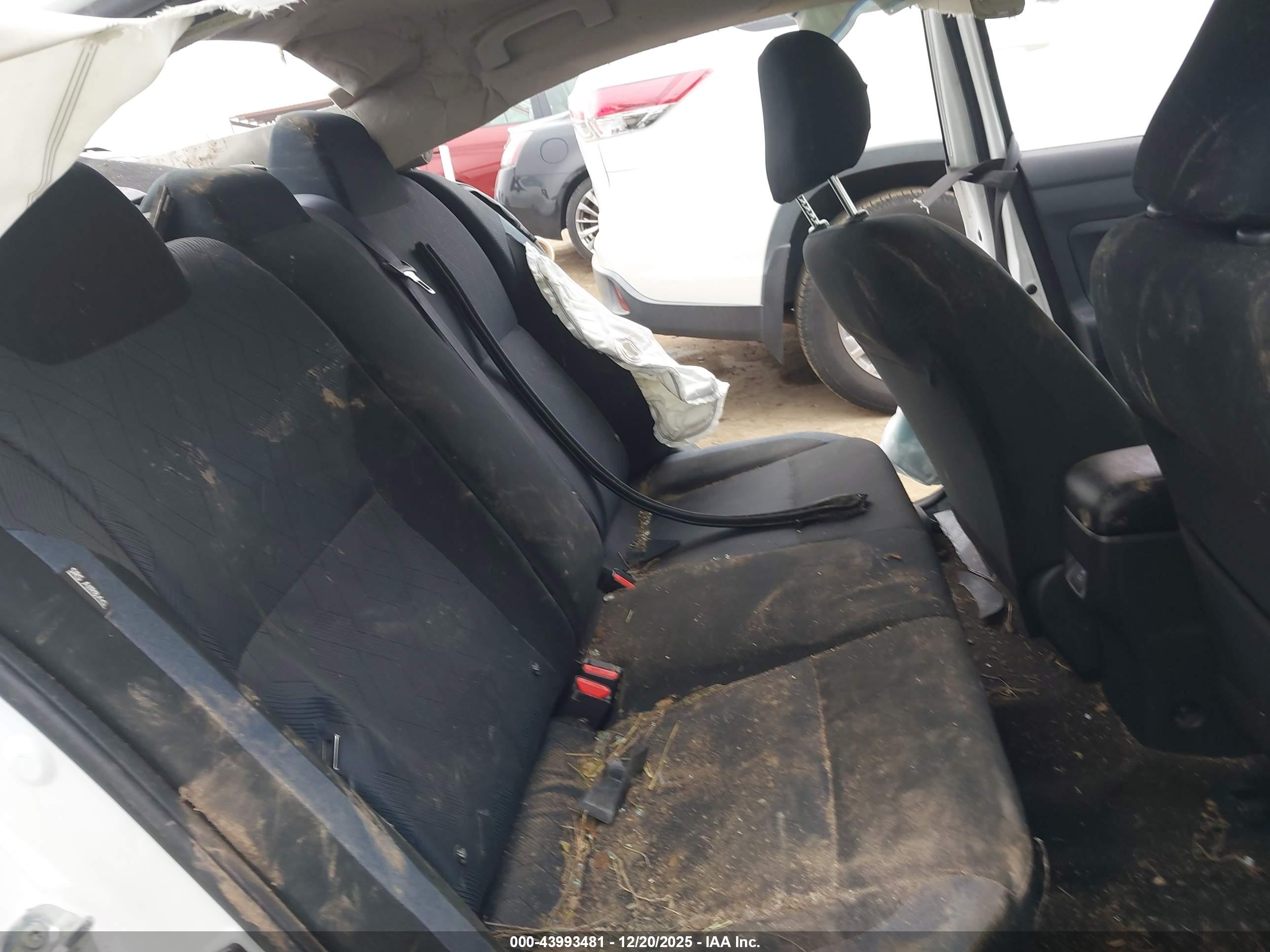 NISSAN VERSA image 8