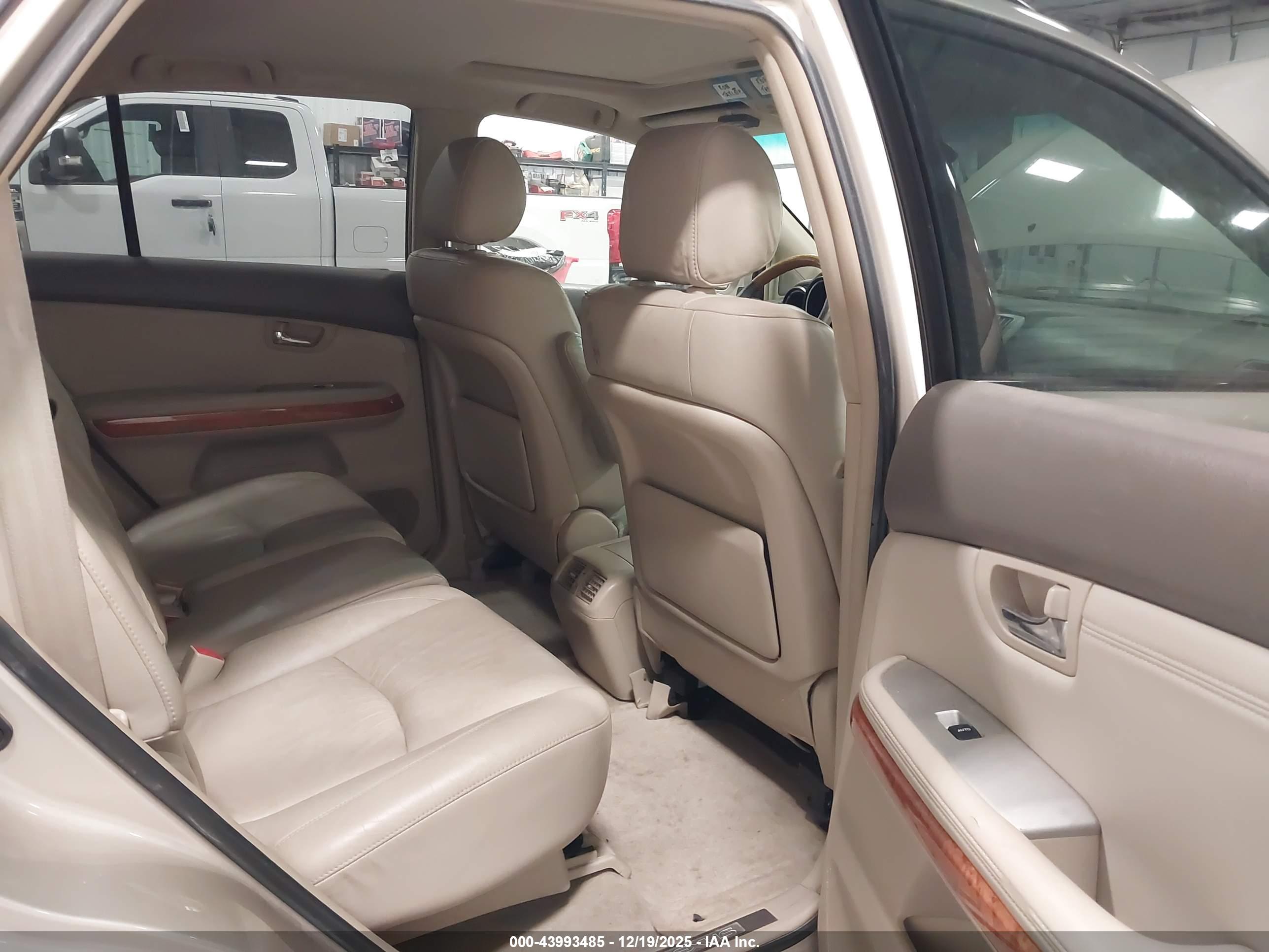 LEXUS RX image 8