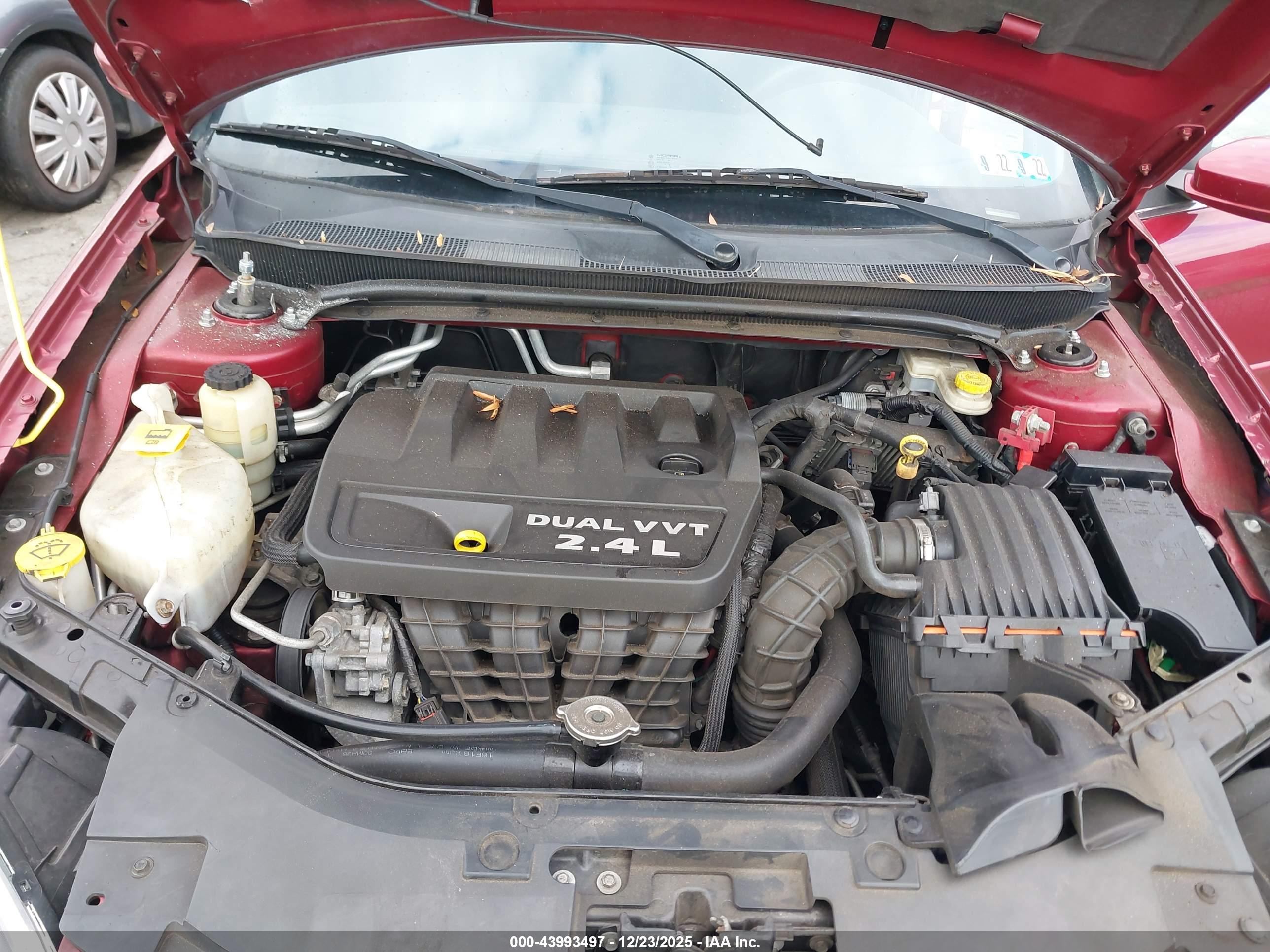 CHRYSLER 200 image 10