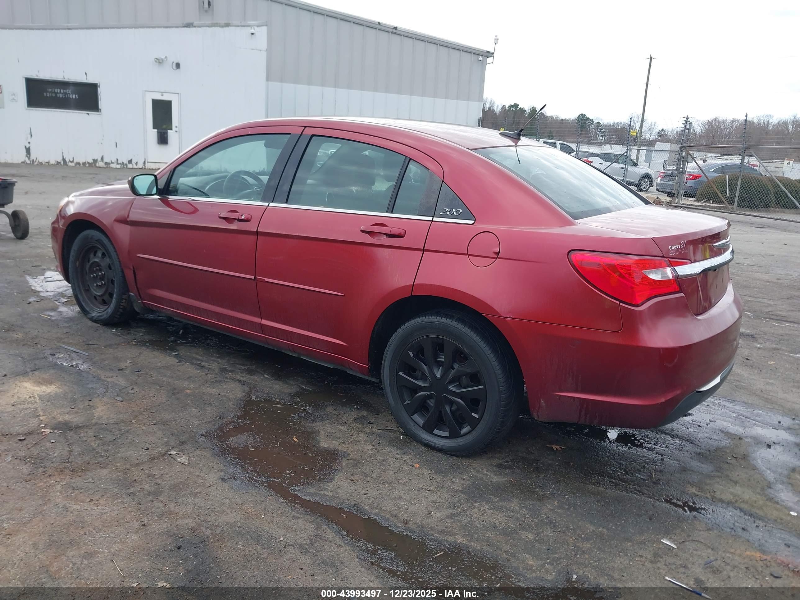 CHRYSLER 200 image 3