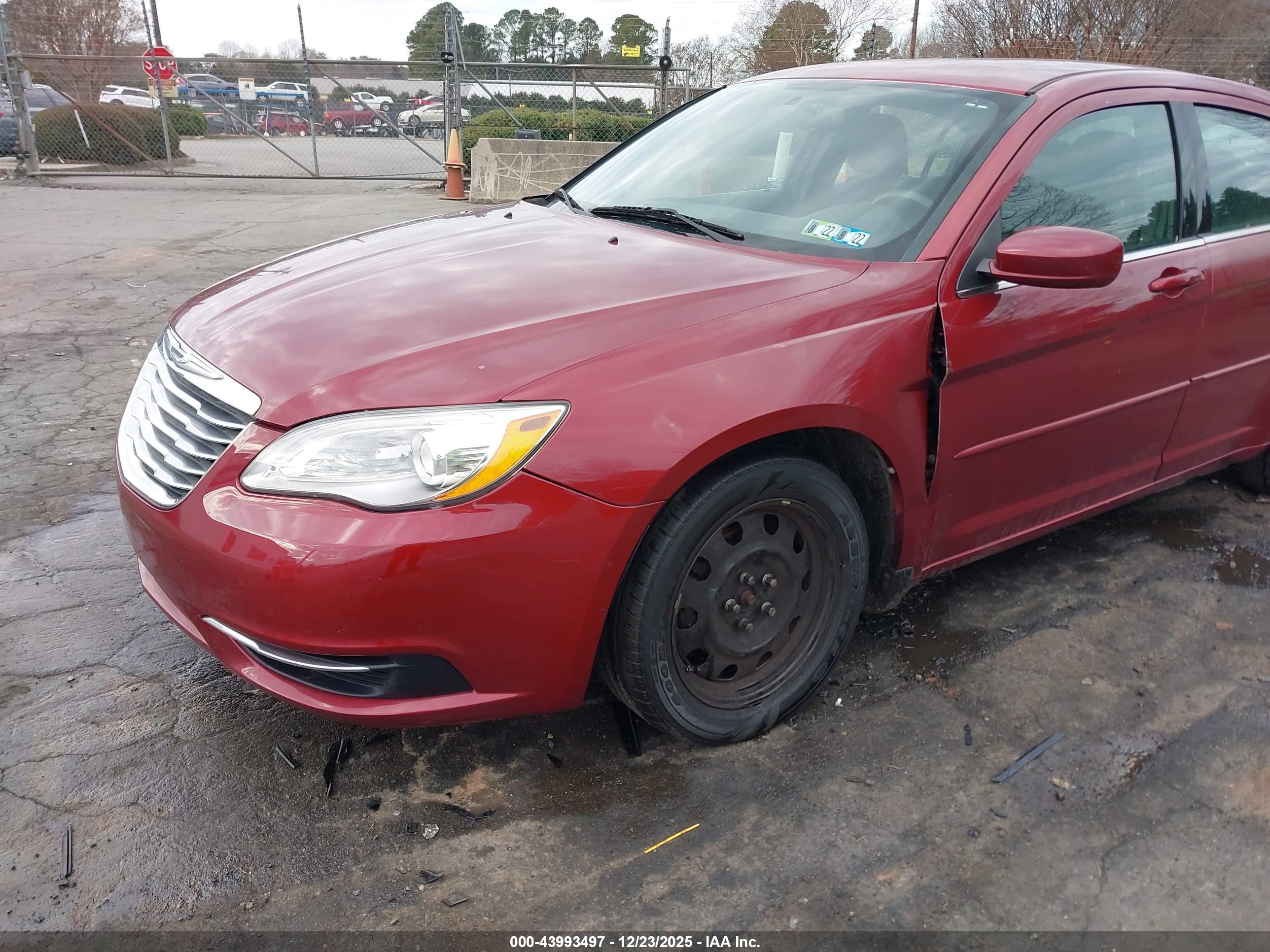 CHRYSLER 200 image 6