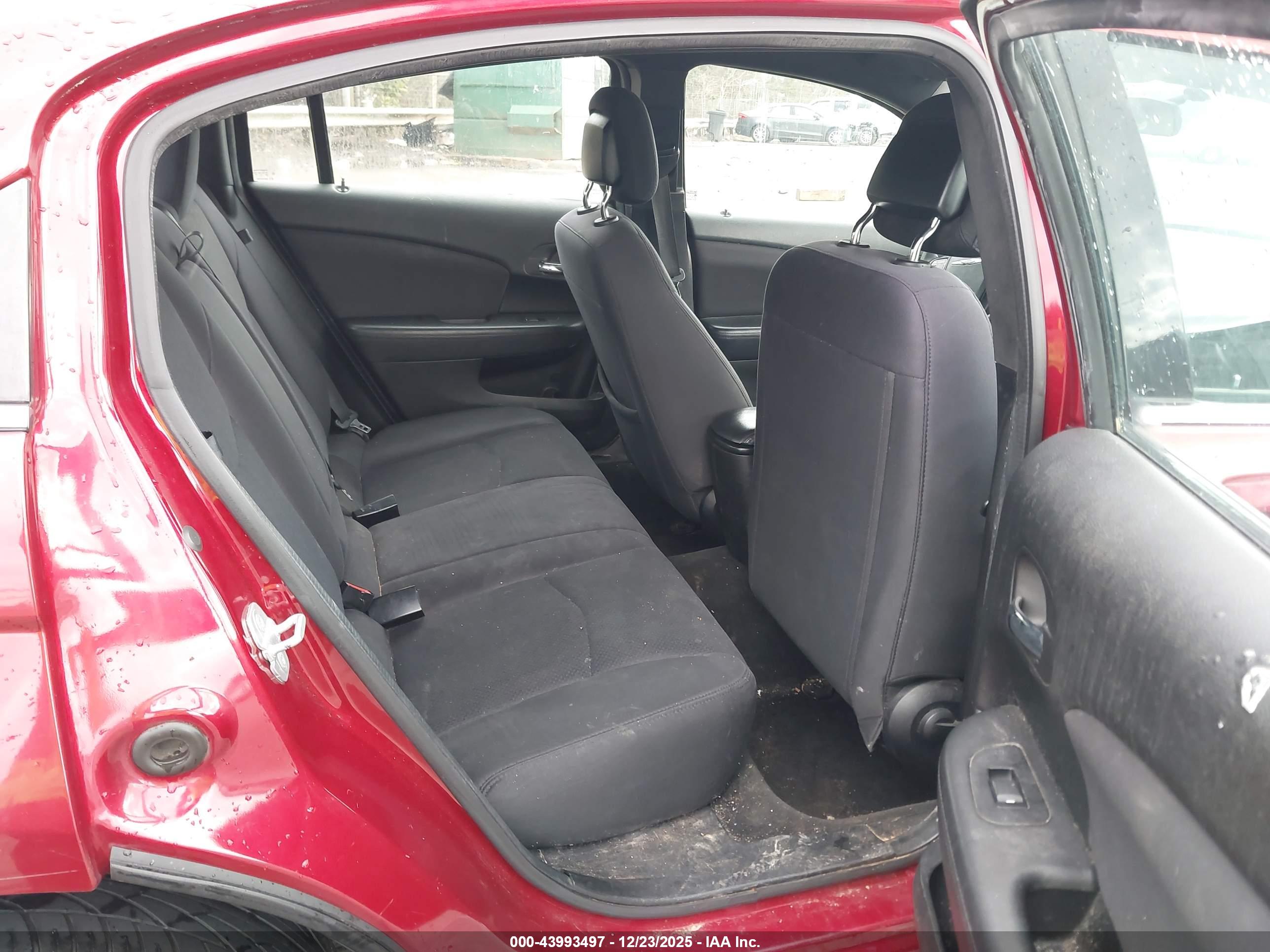 CHRYSLER 200 image 8