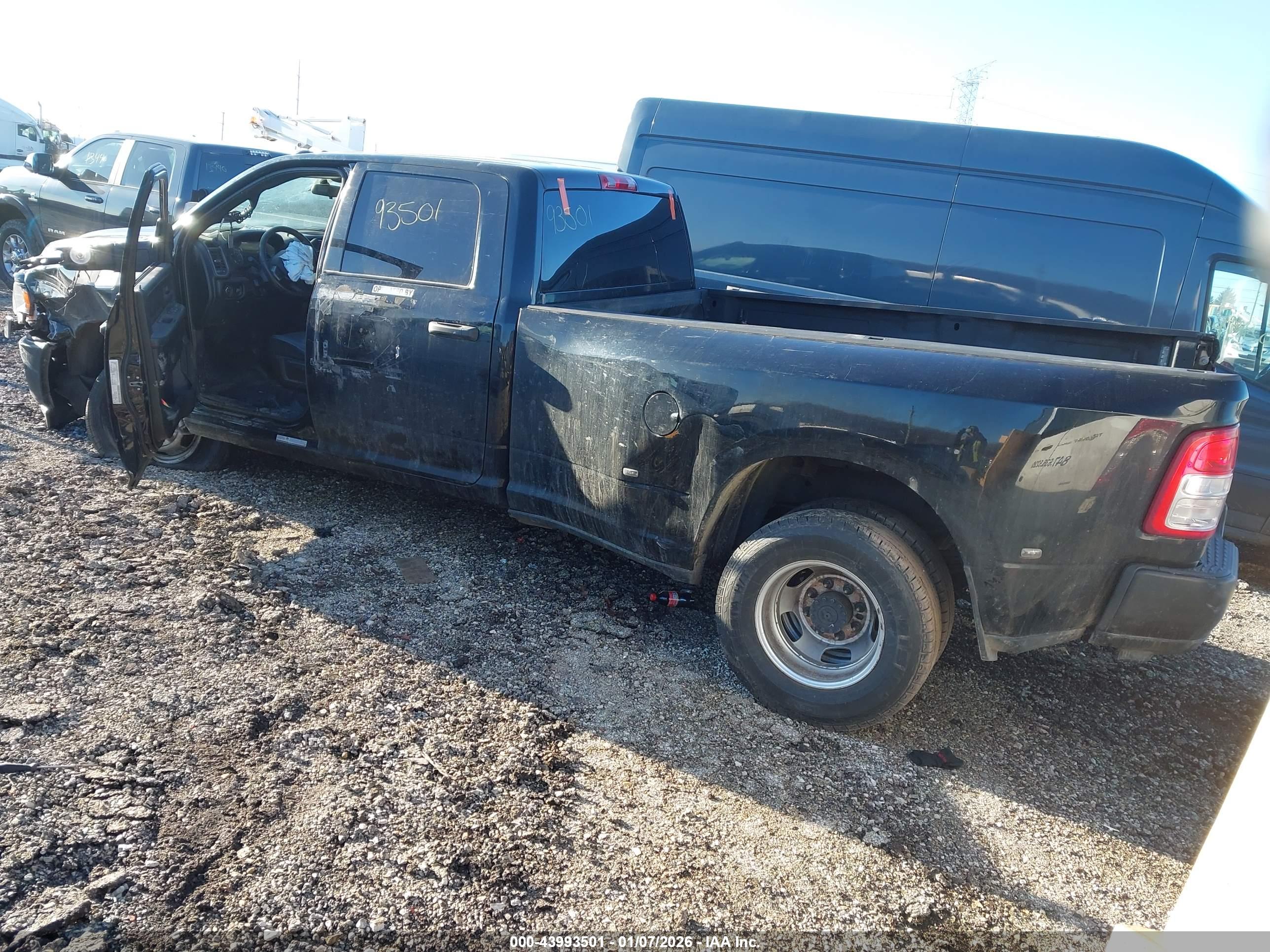 RAM 3500 image 3