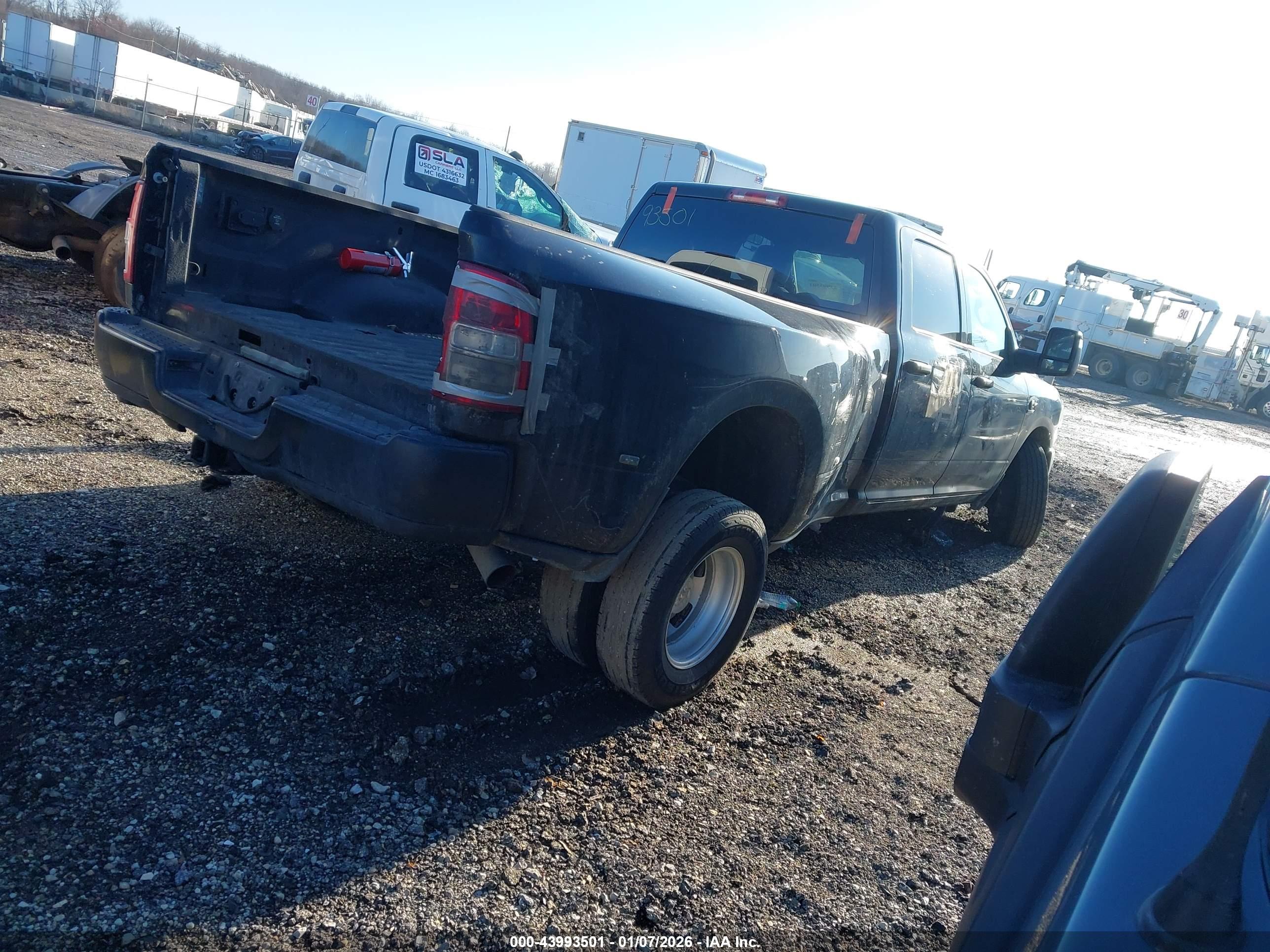 RAM 3500 image 4