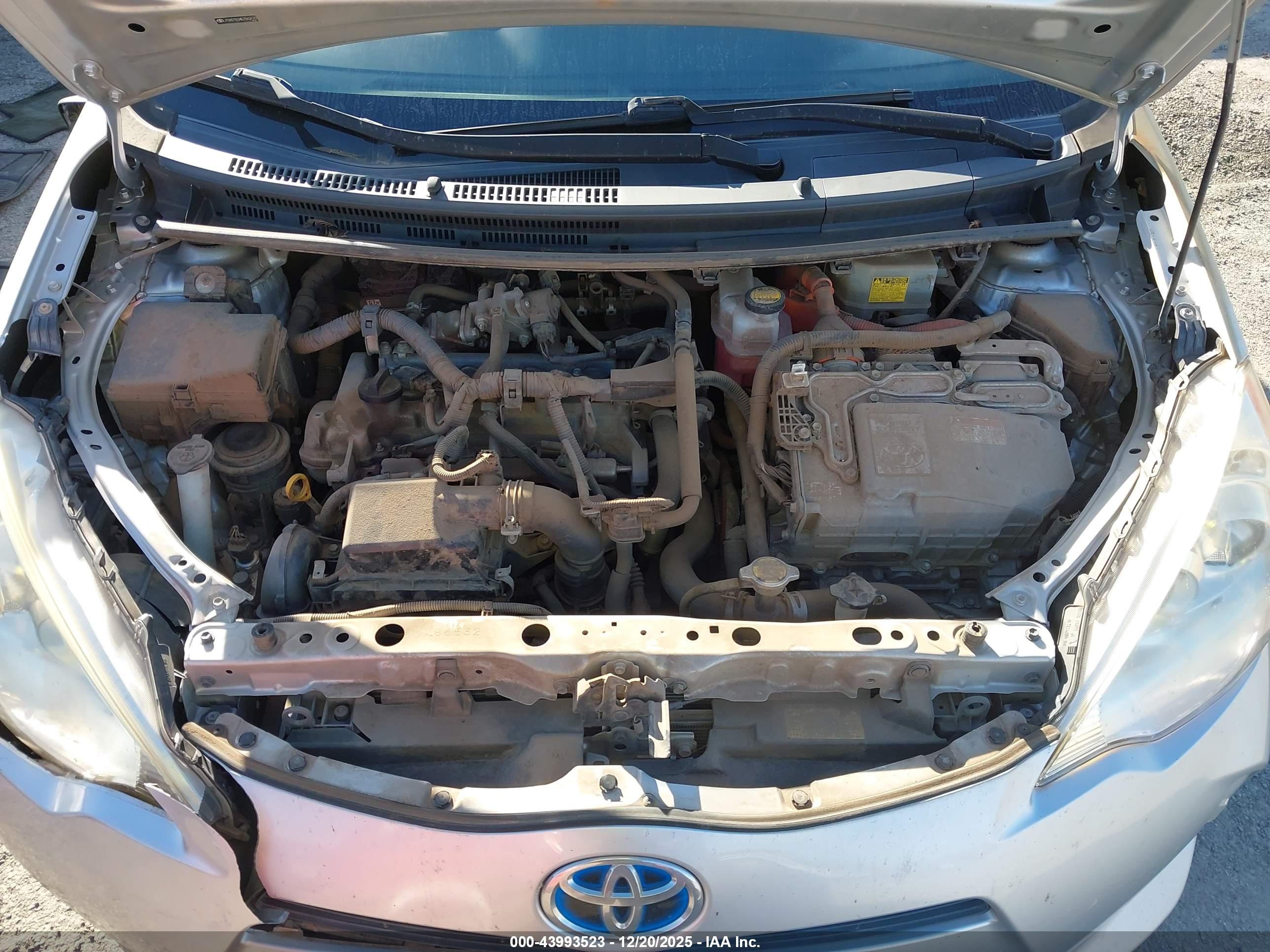TOYOTA PRIUS image 10