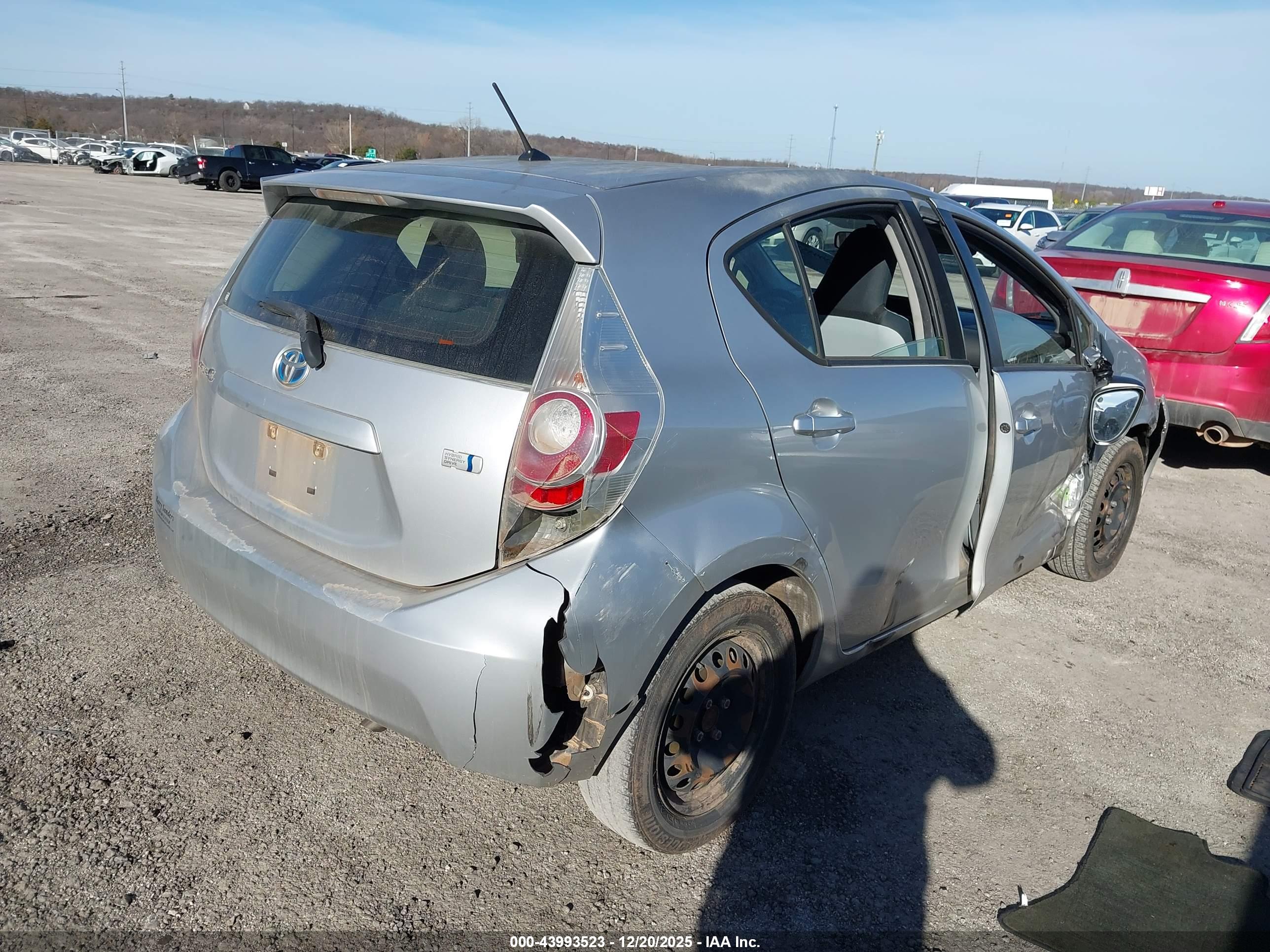 TOYOTA PRIUS image 4