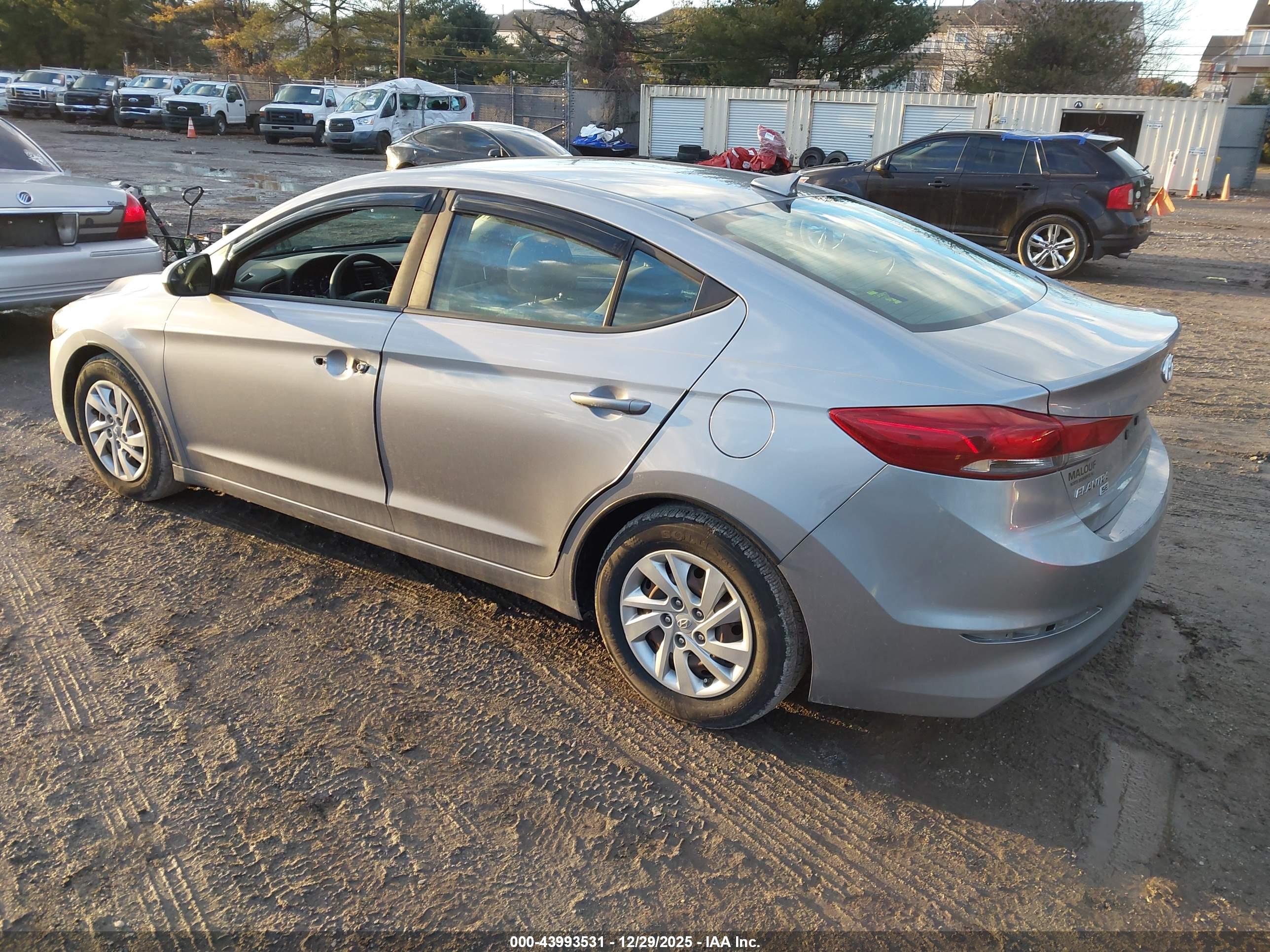 HYUNDAI ELANTRA image 3
