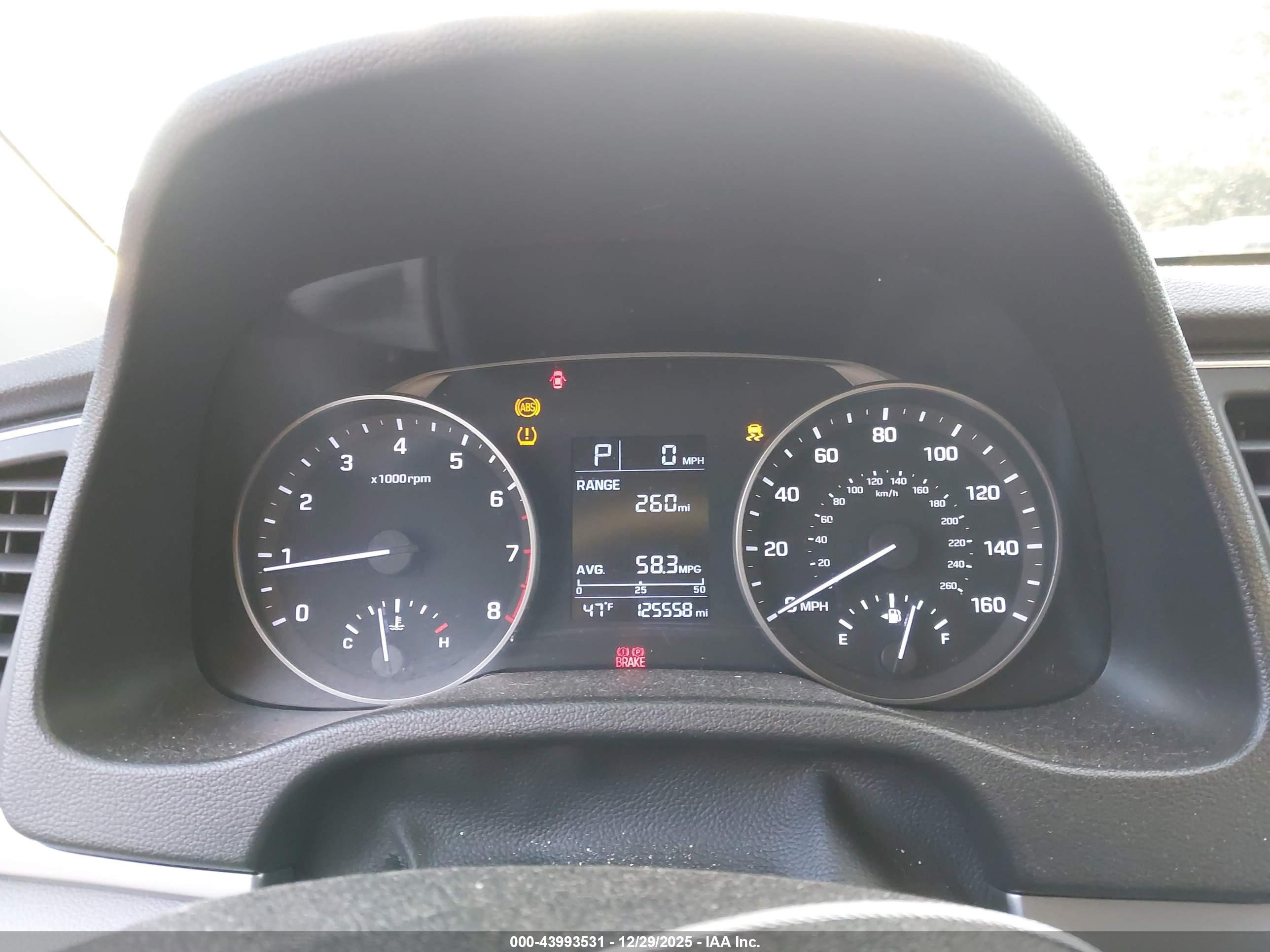 HYUNDAI ELANTRA image 7