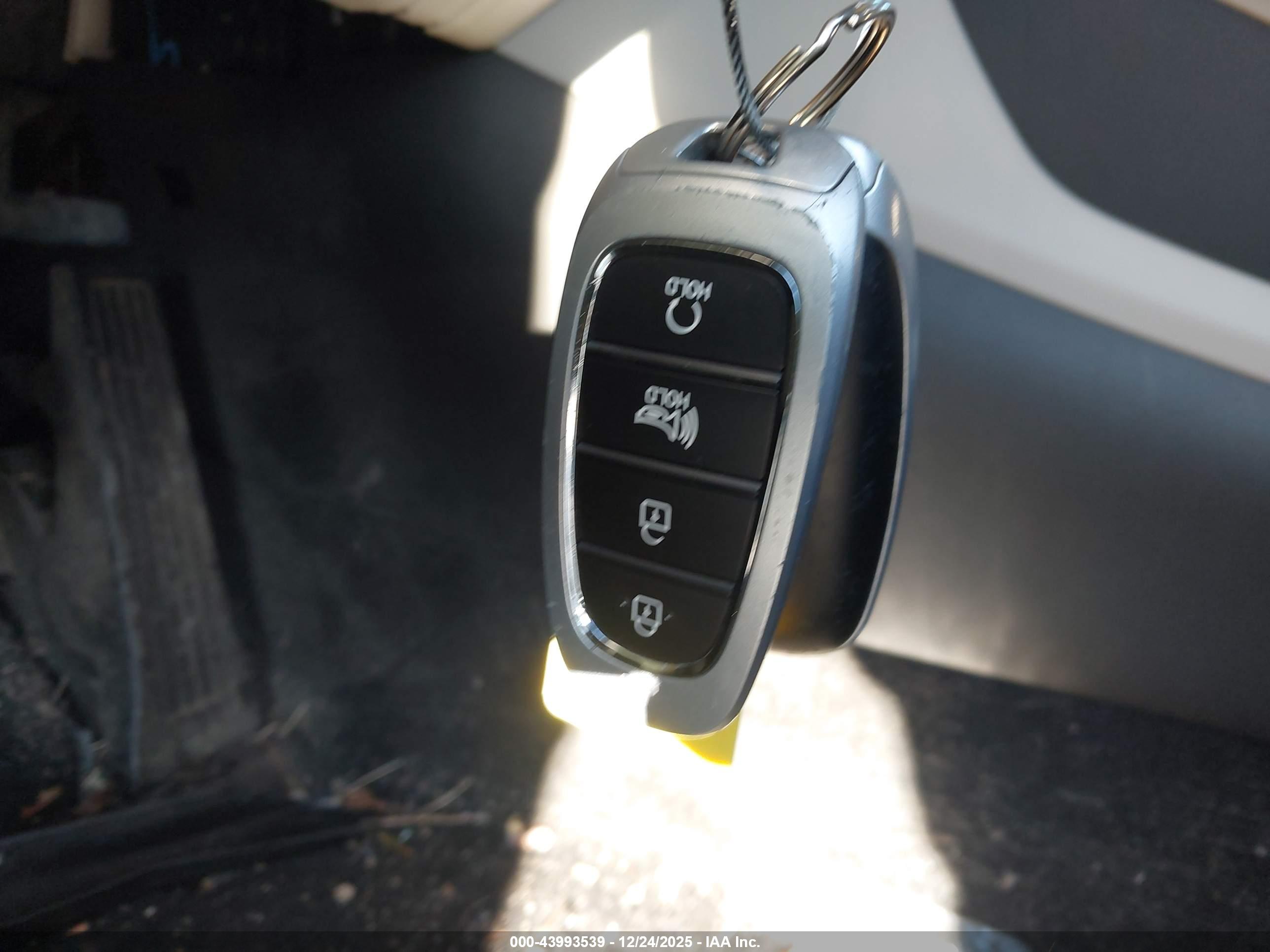 HYUNDAI TUCSON image 11