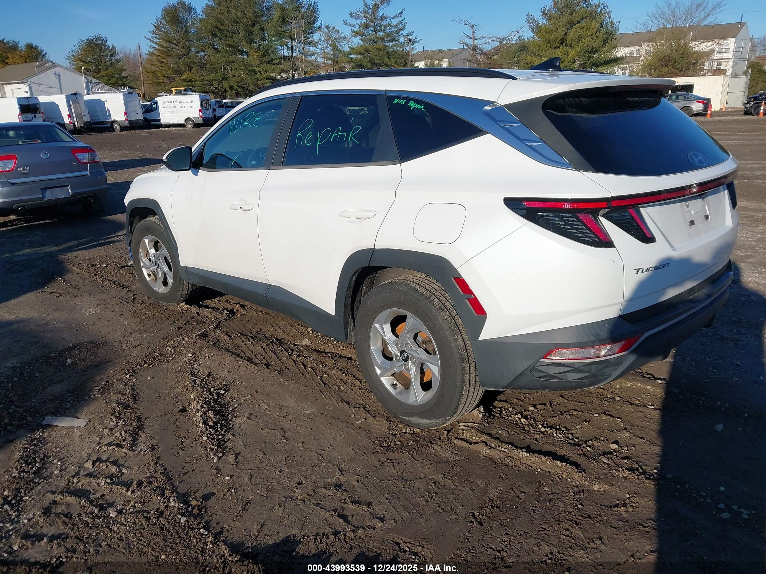 HYUNDAI TUCSON image 3