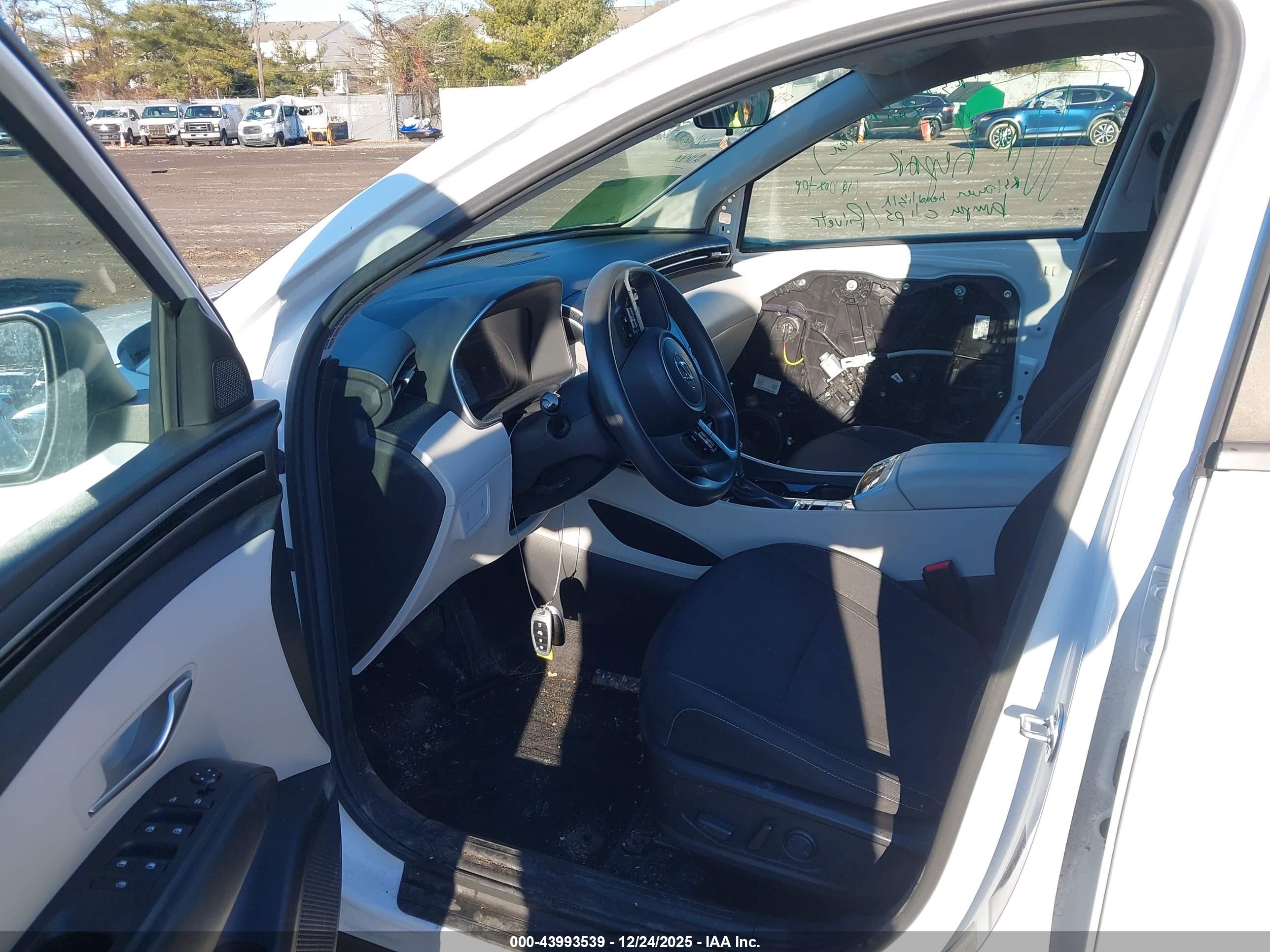 HYUNDAI TUCSON image 5
