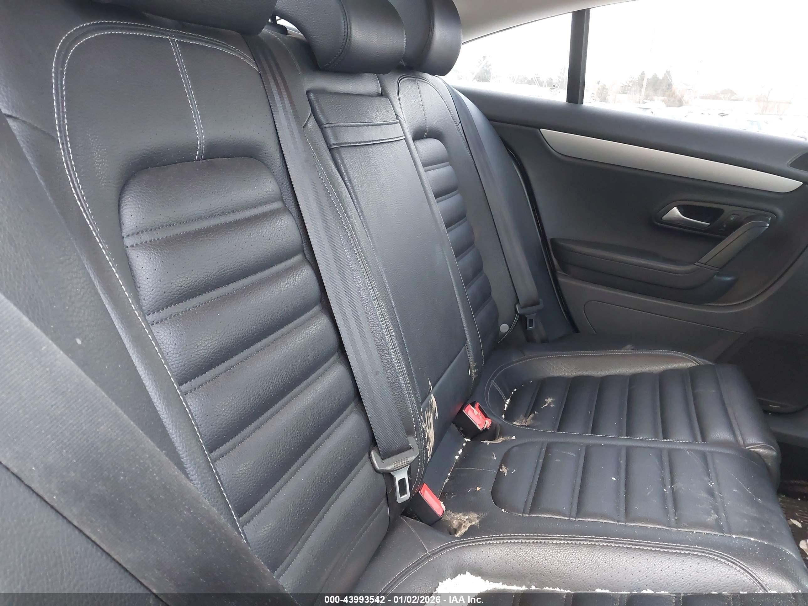 VOLKSWAGEN CC image 8