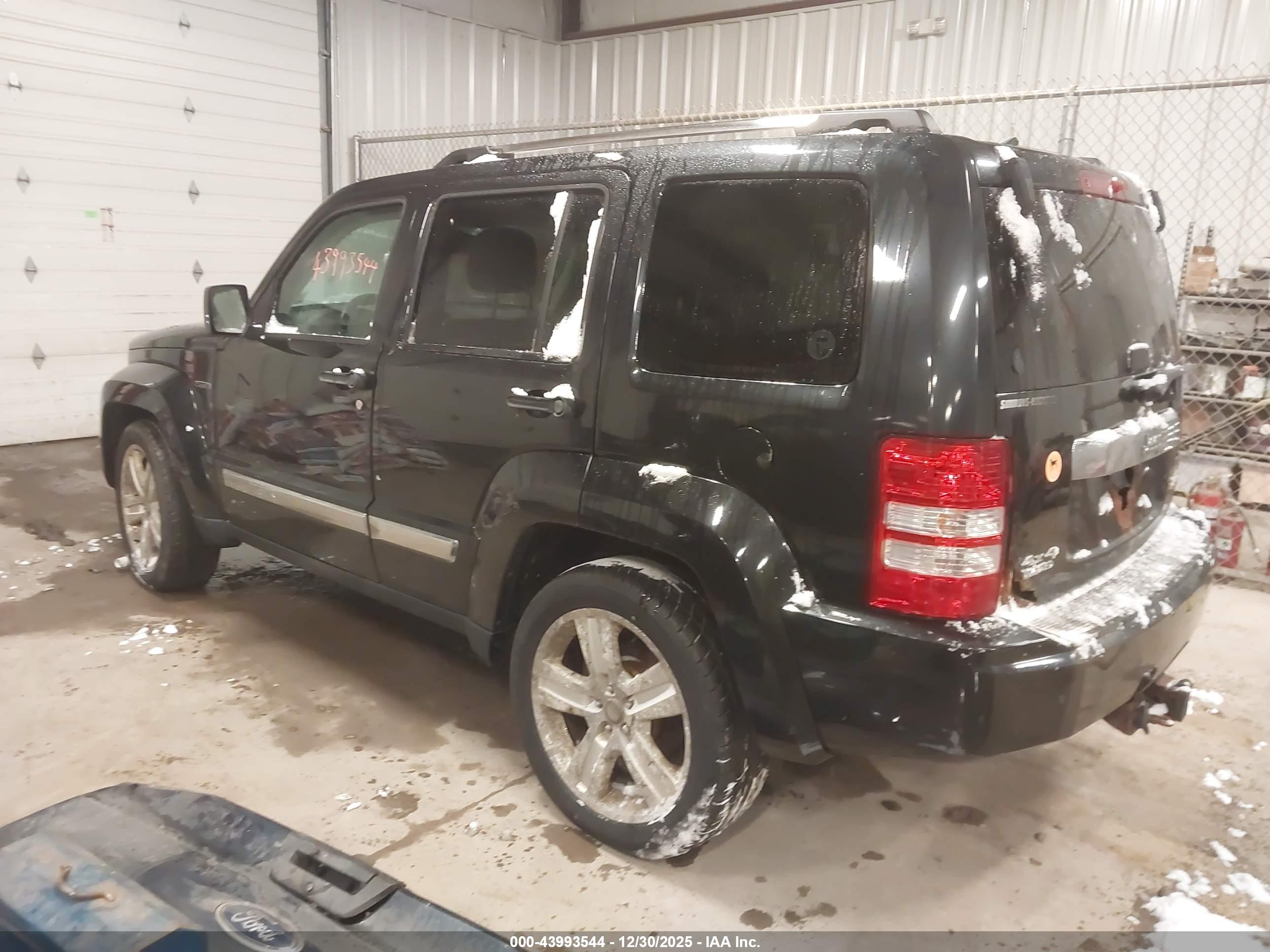 JEEP LIBERTY image 3
