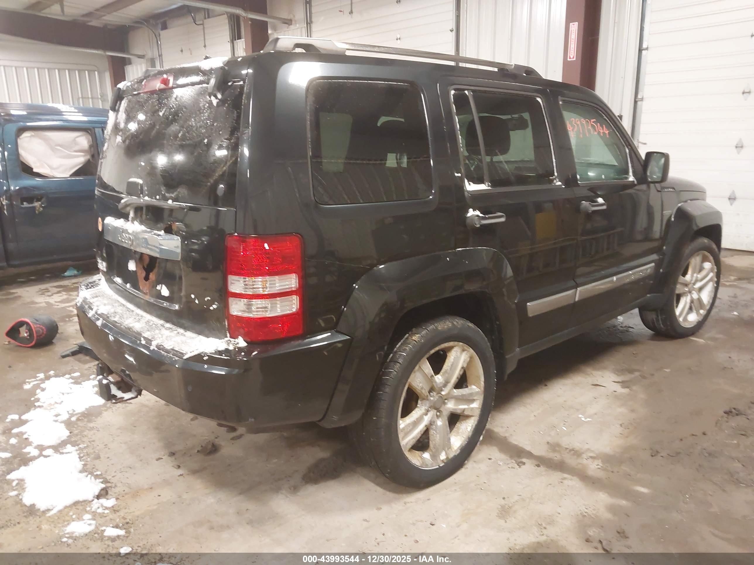 JEEP LIBERTY image 4