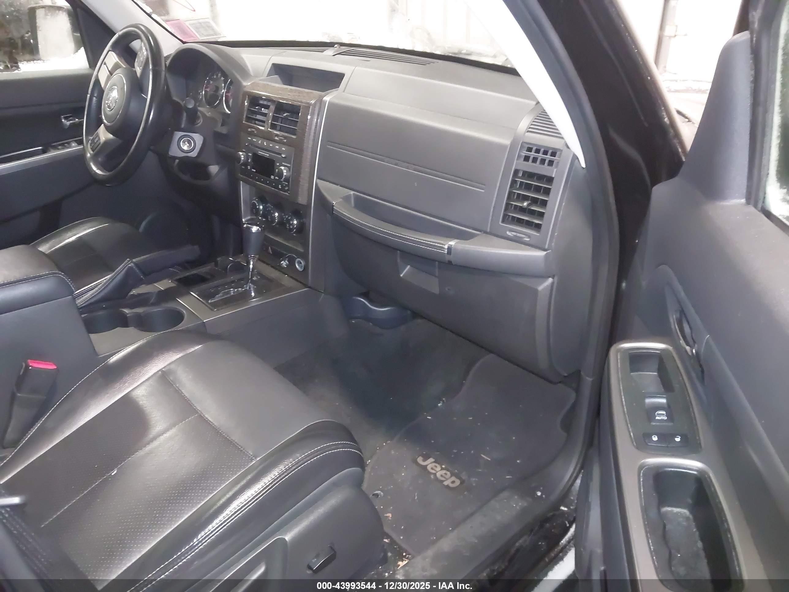 JEEP LIBERTY image 5