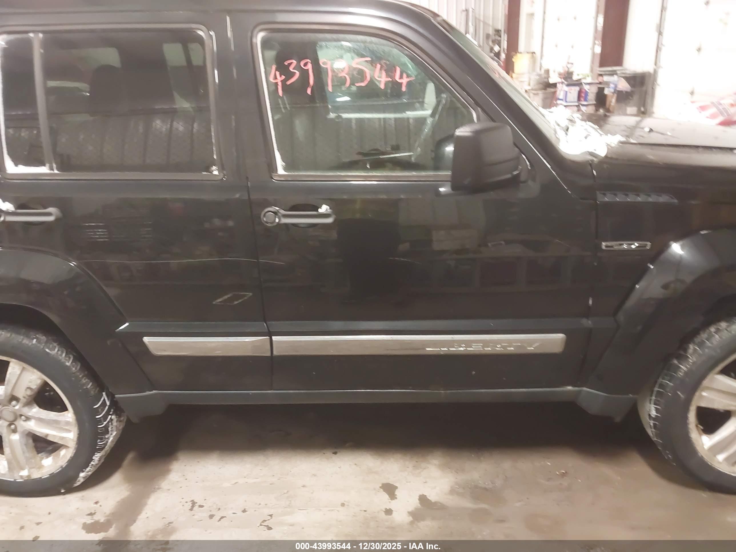 JEEP LIBERTY image 6