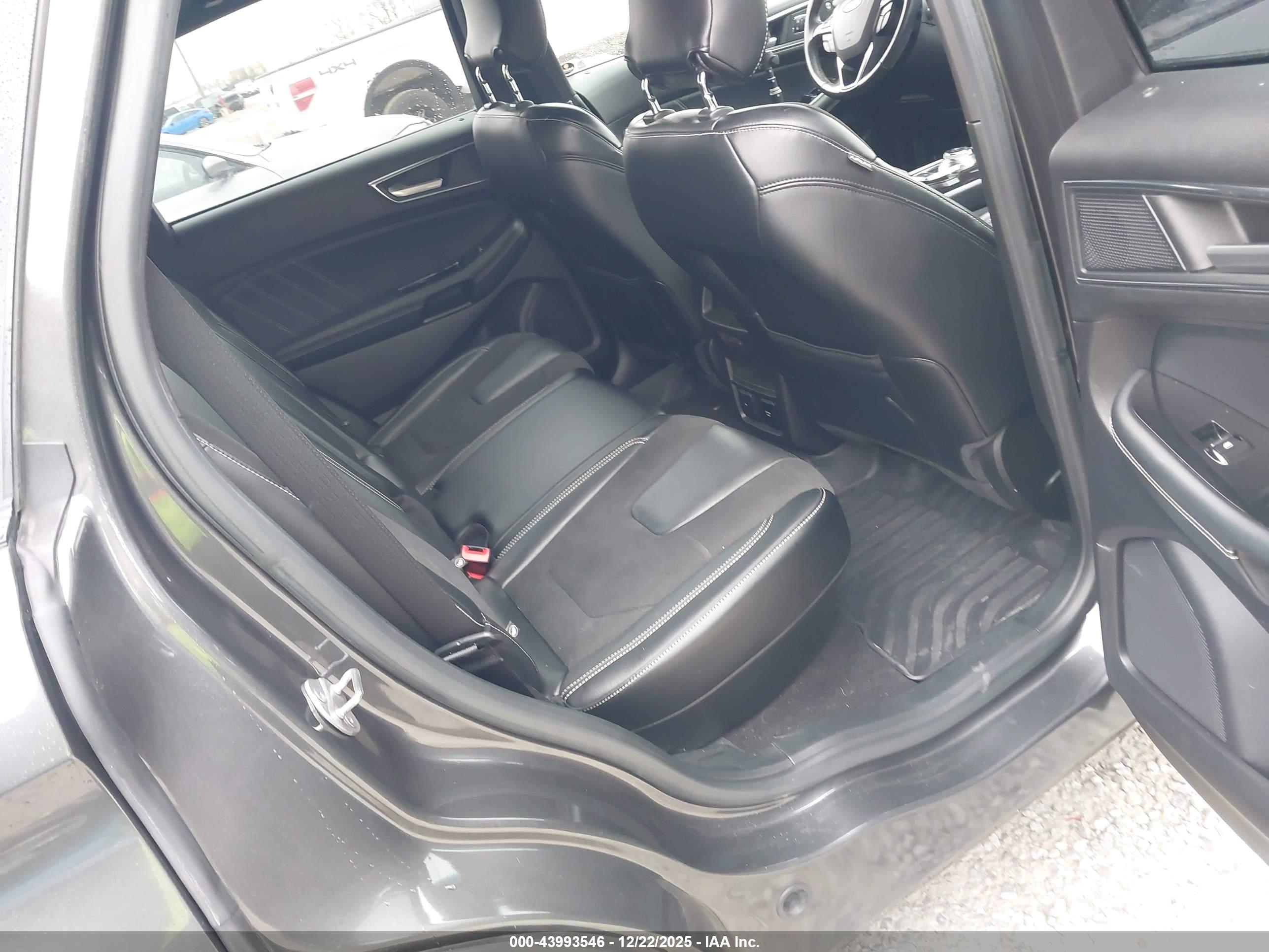 FORD EDGE image 8