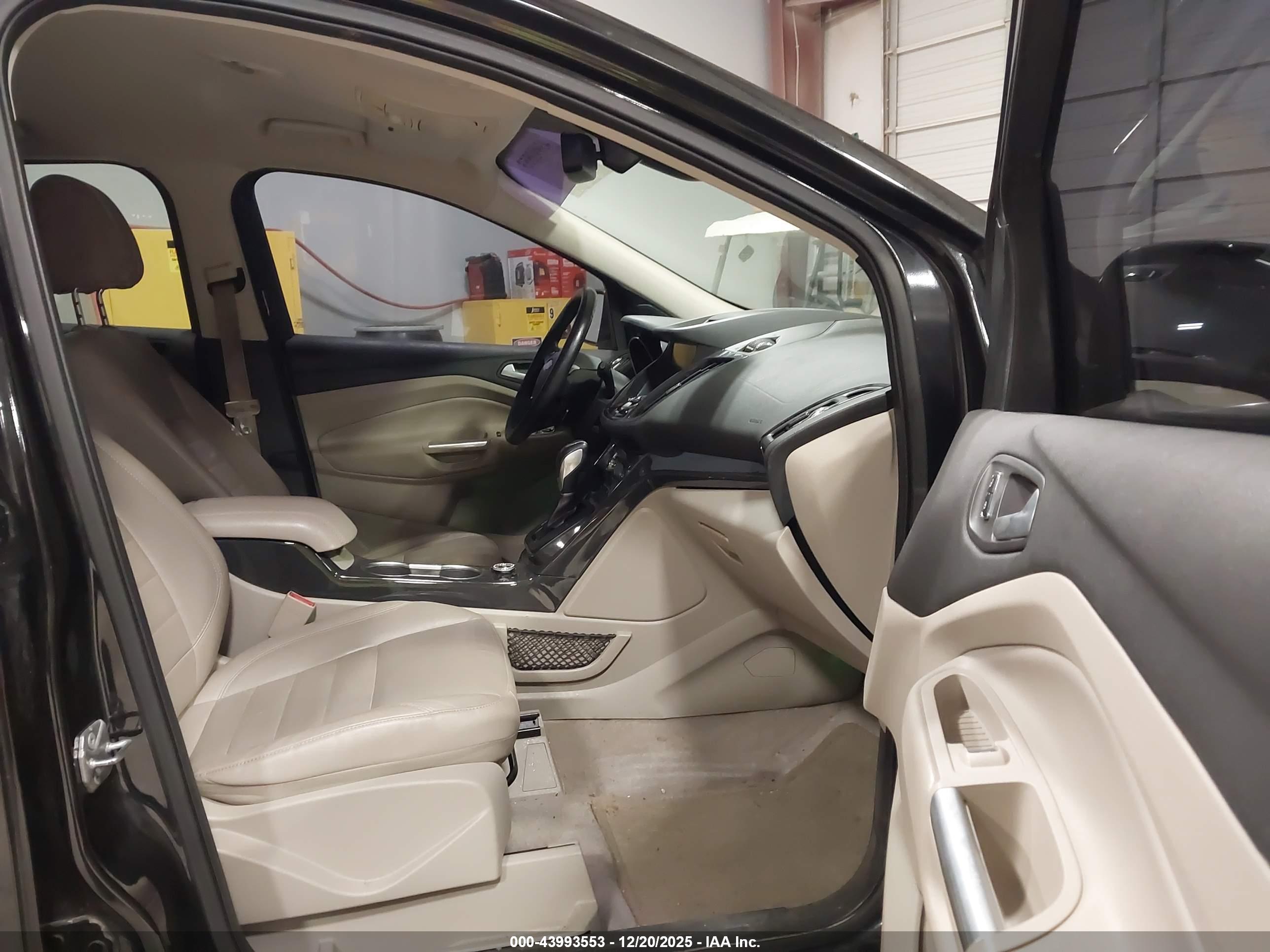 FORD ESCAPE image 5