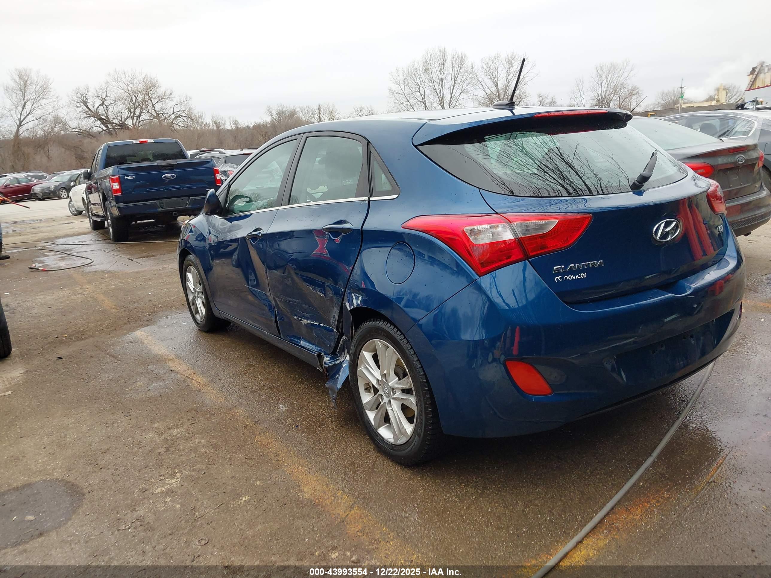 HYUNDAI ELANTRA image 3