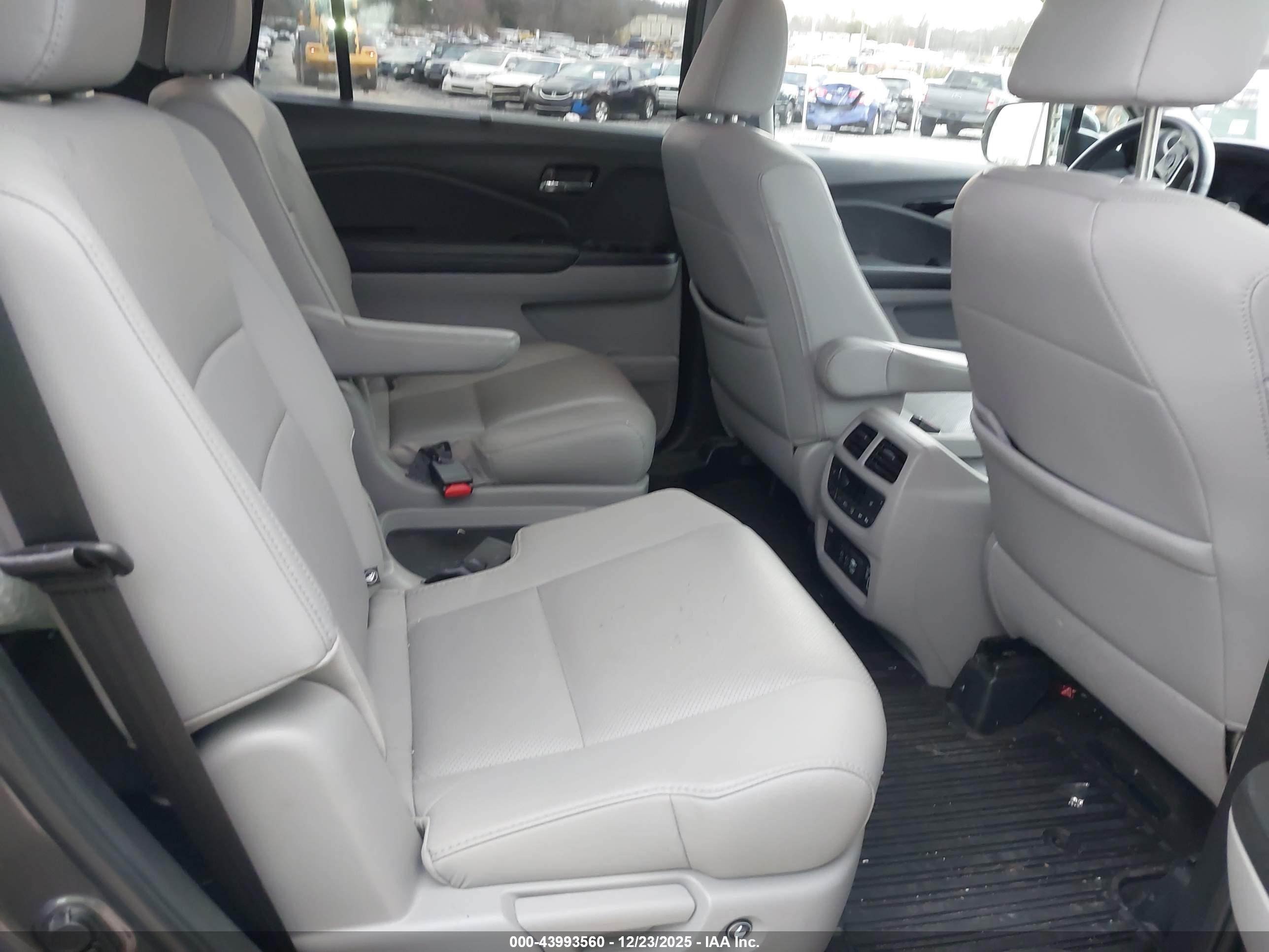 HONDA PILOT image 8
