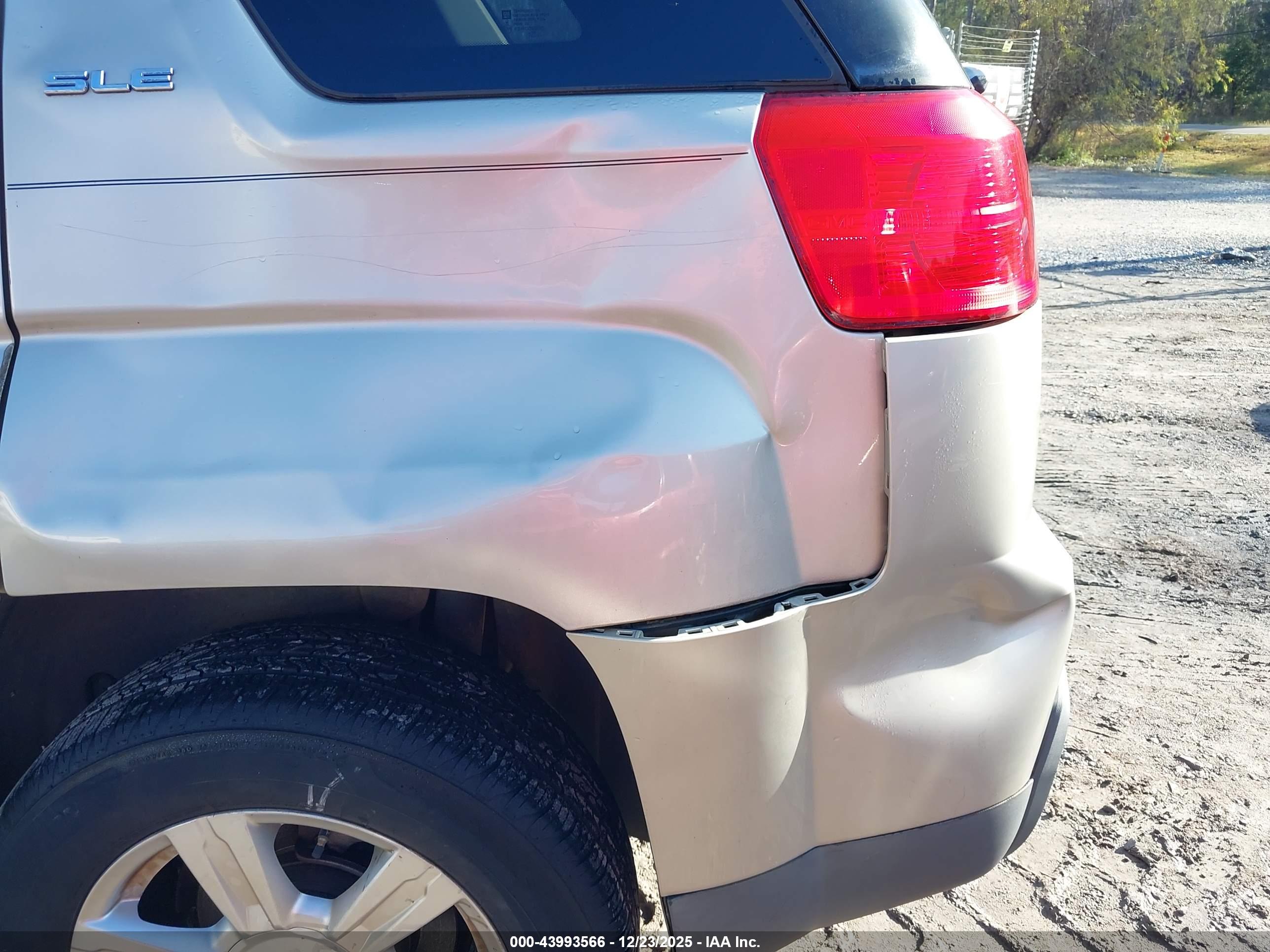 GMC TERRAIN image 6