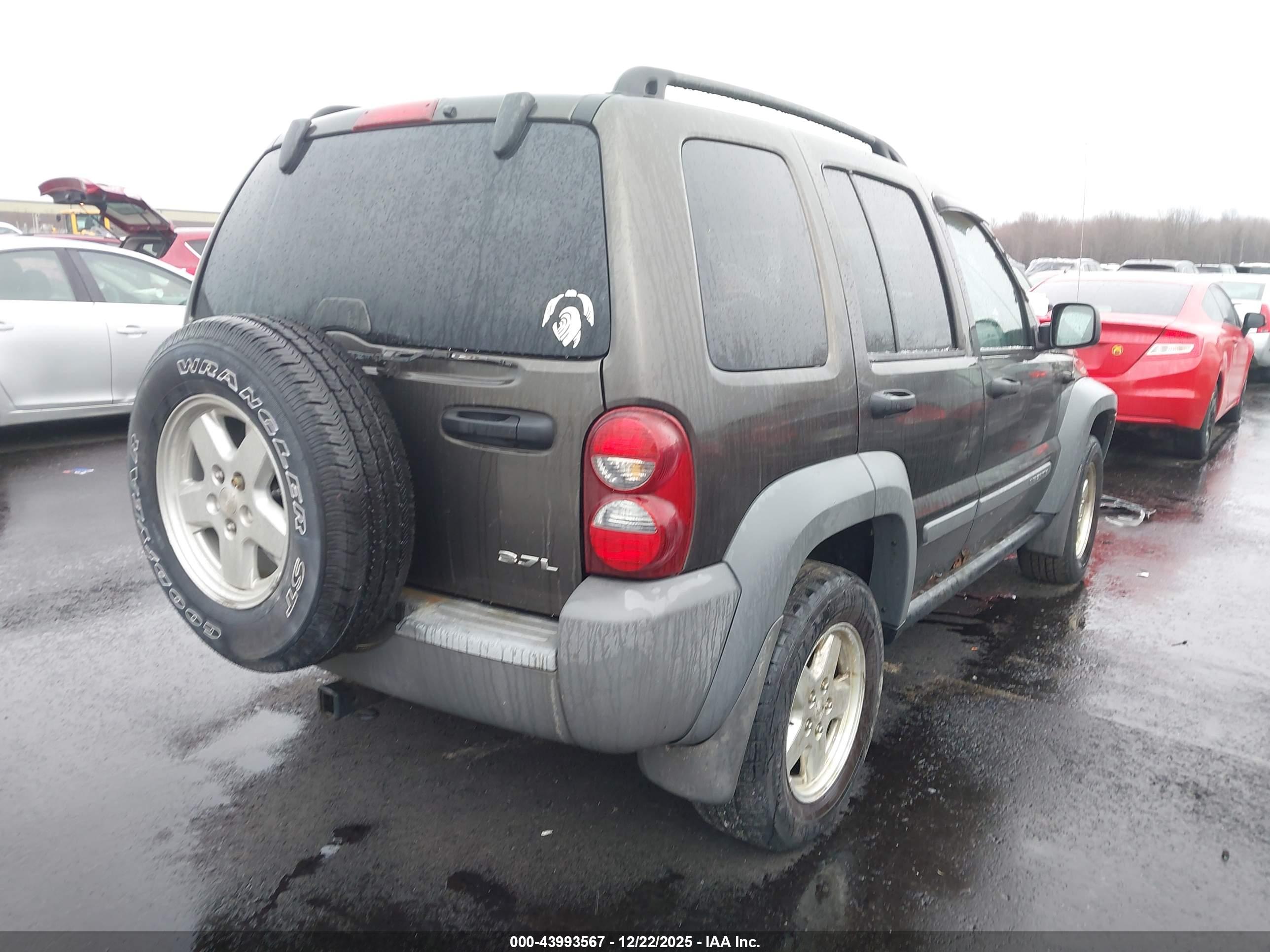 JEEP LIBERTY image 4