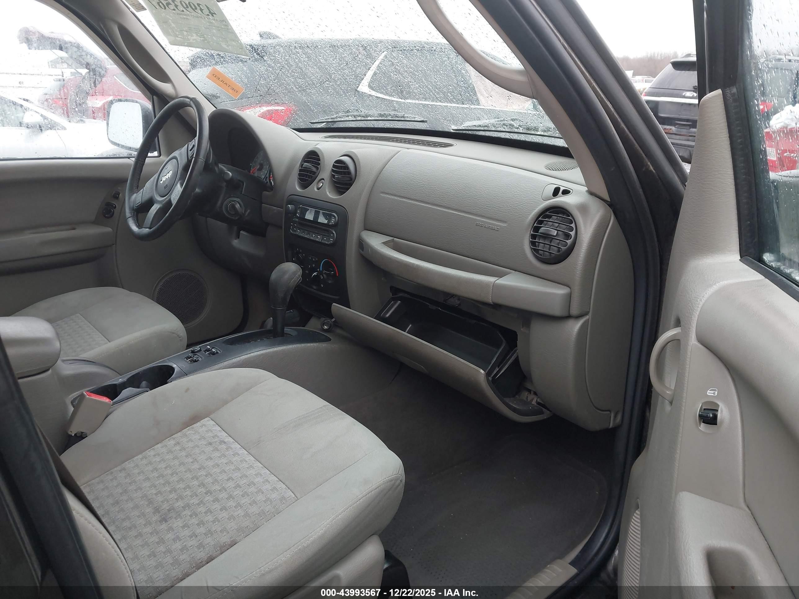JEEP LIBERTY image 5
