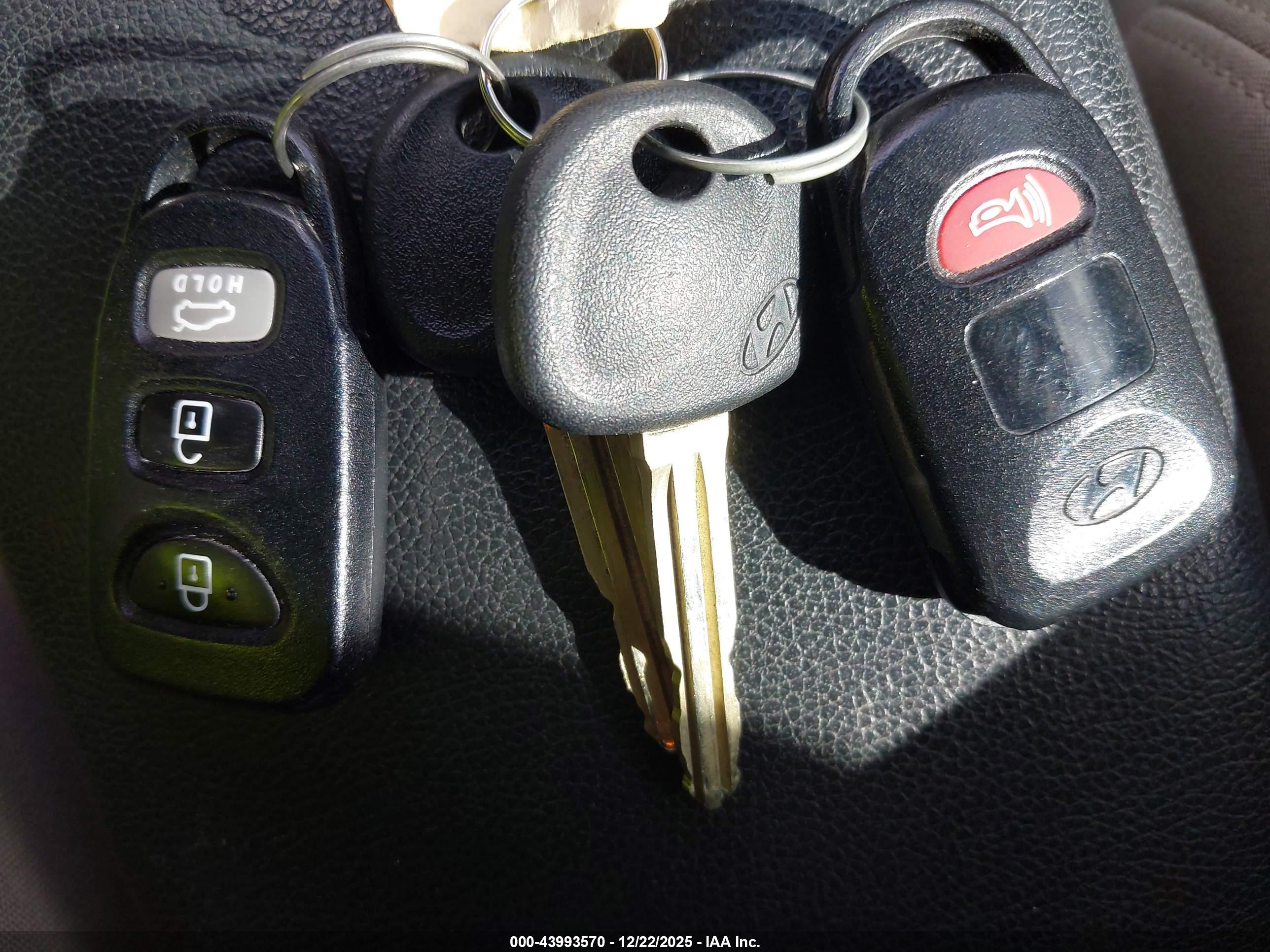 HYUNDAI ELANTRA image 11