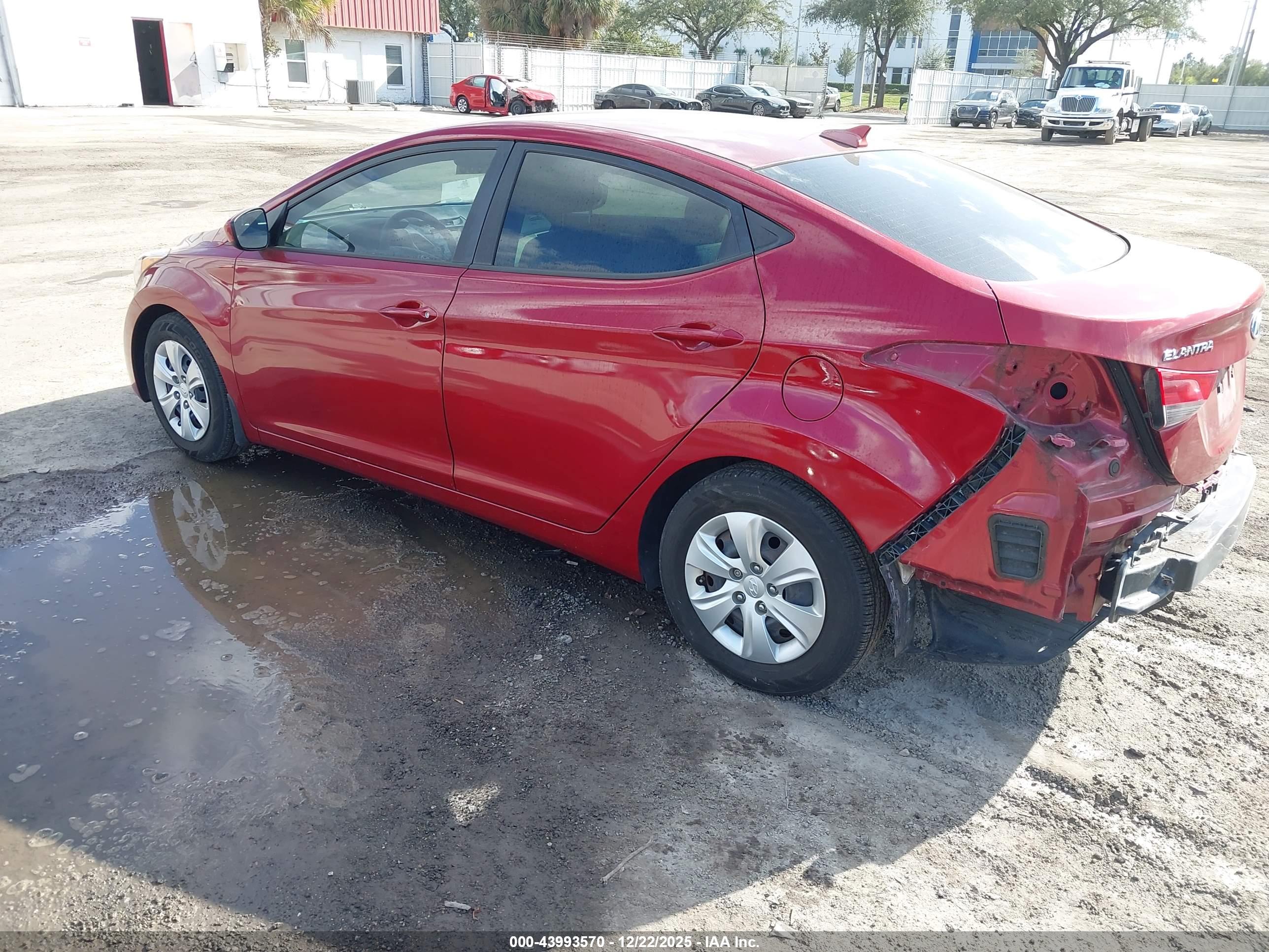 HYUNDAI ELANTRA image 3