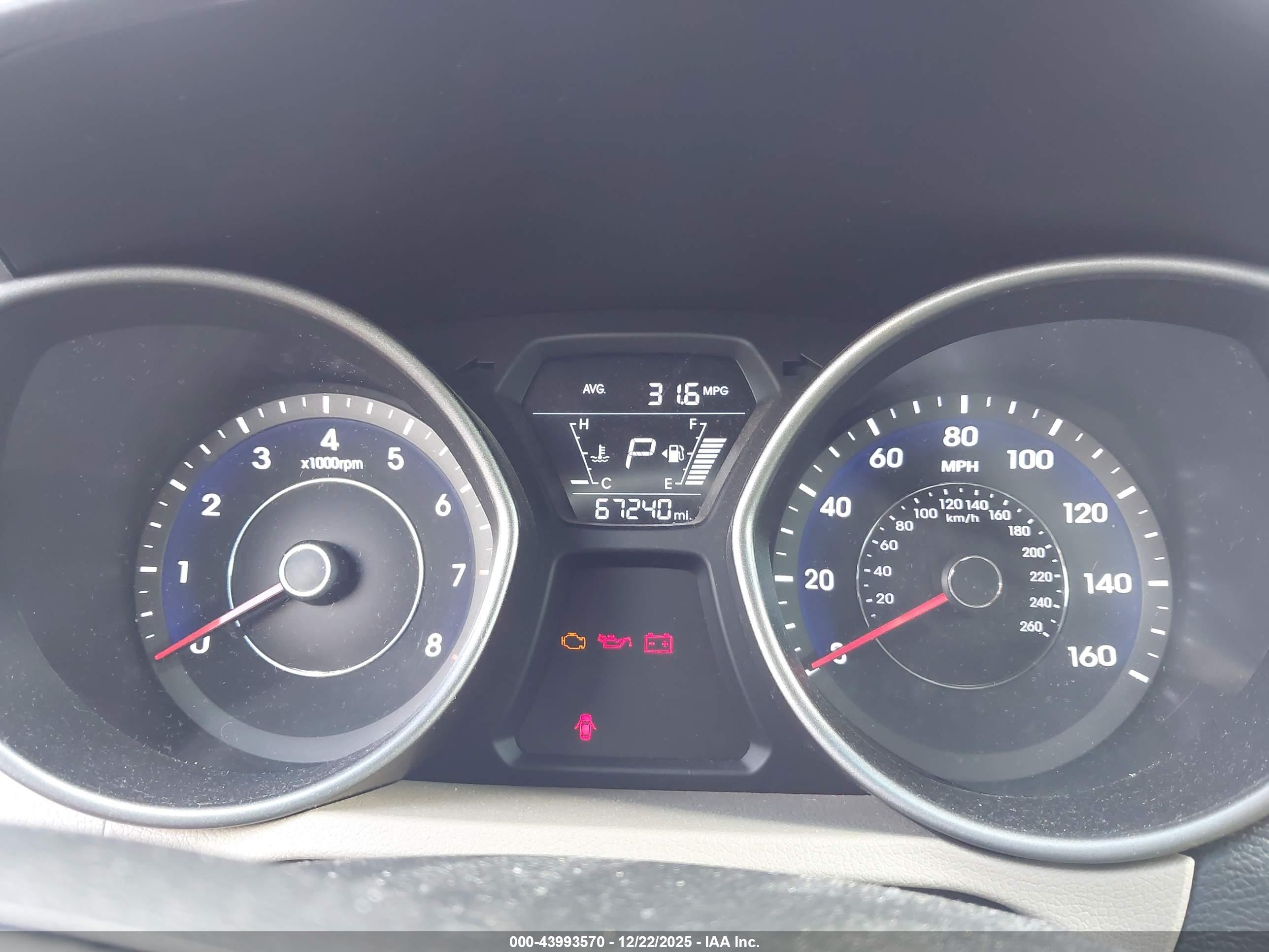 HYUNDAI ELANTRA image 7