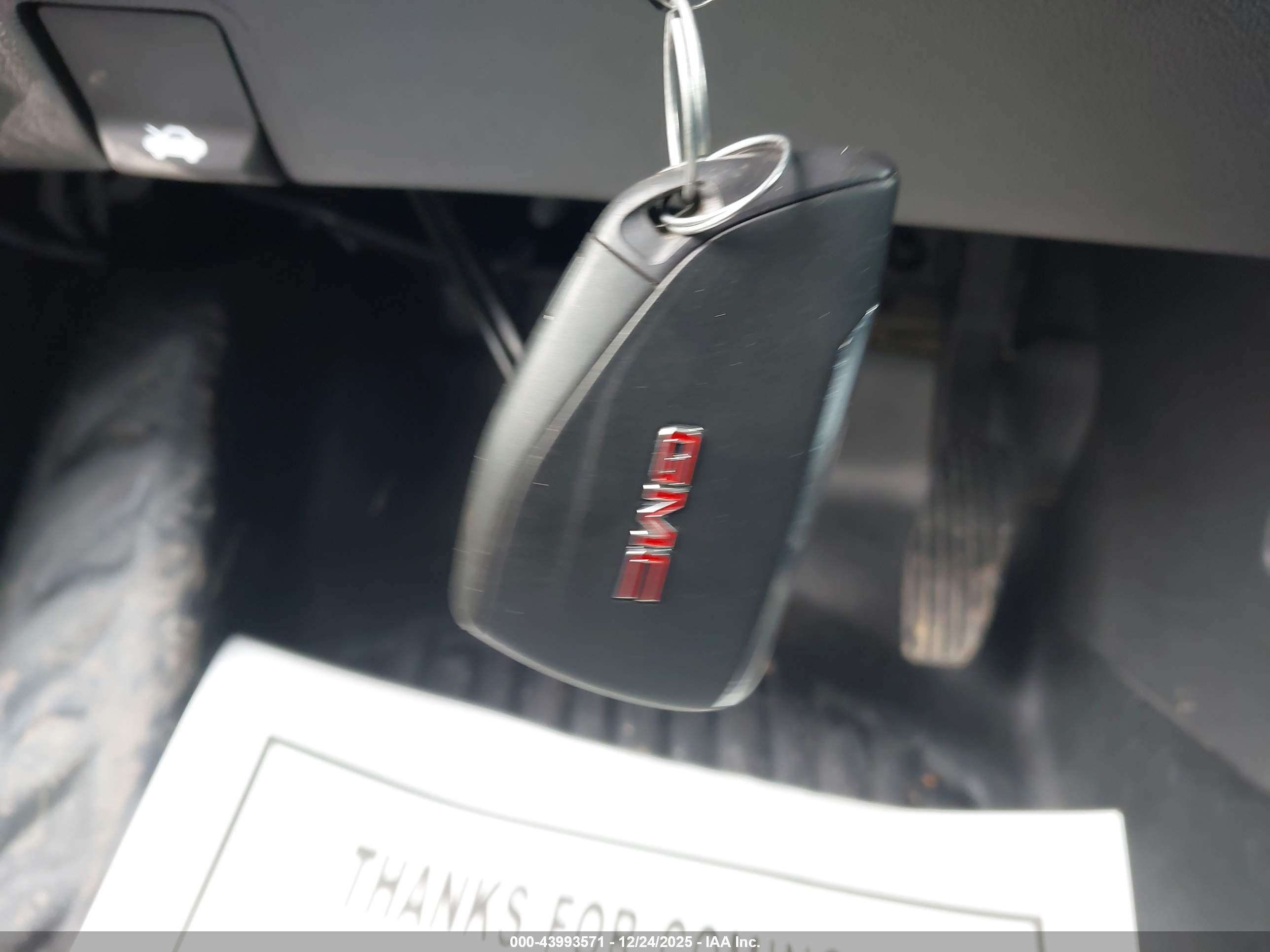 GMC SIERRA image 11