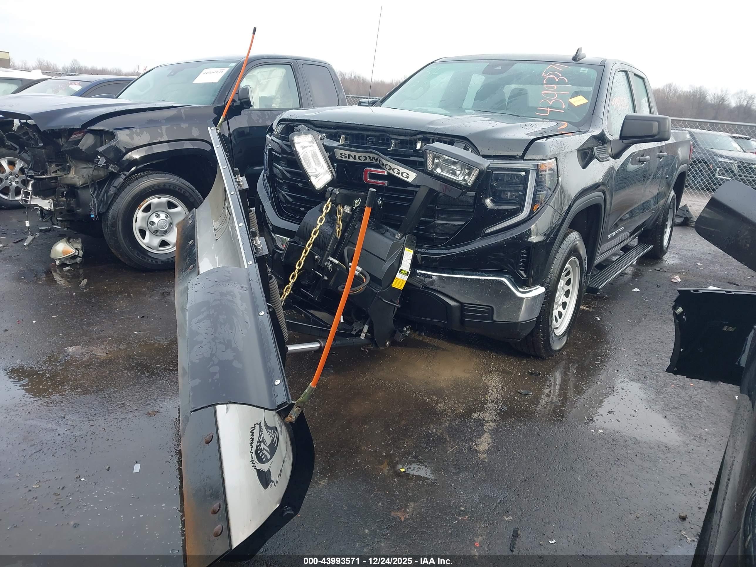 GMC SIERRA image 2