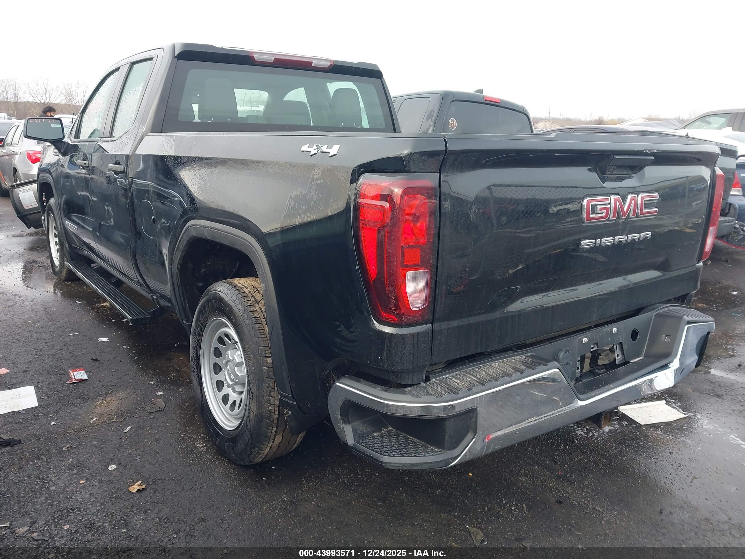 GMC SIERRA image 3