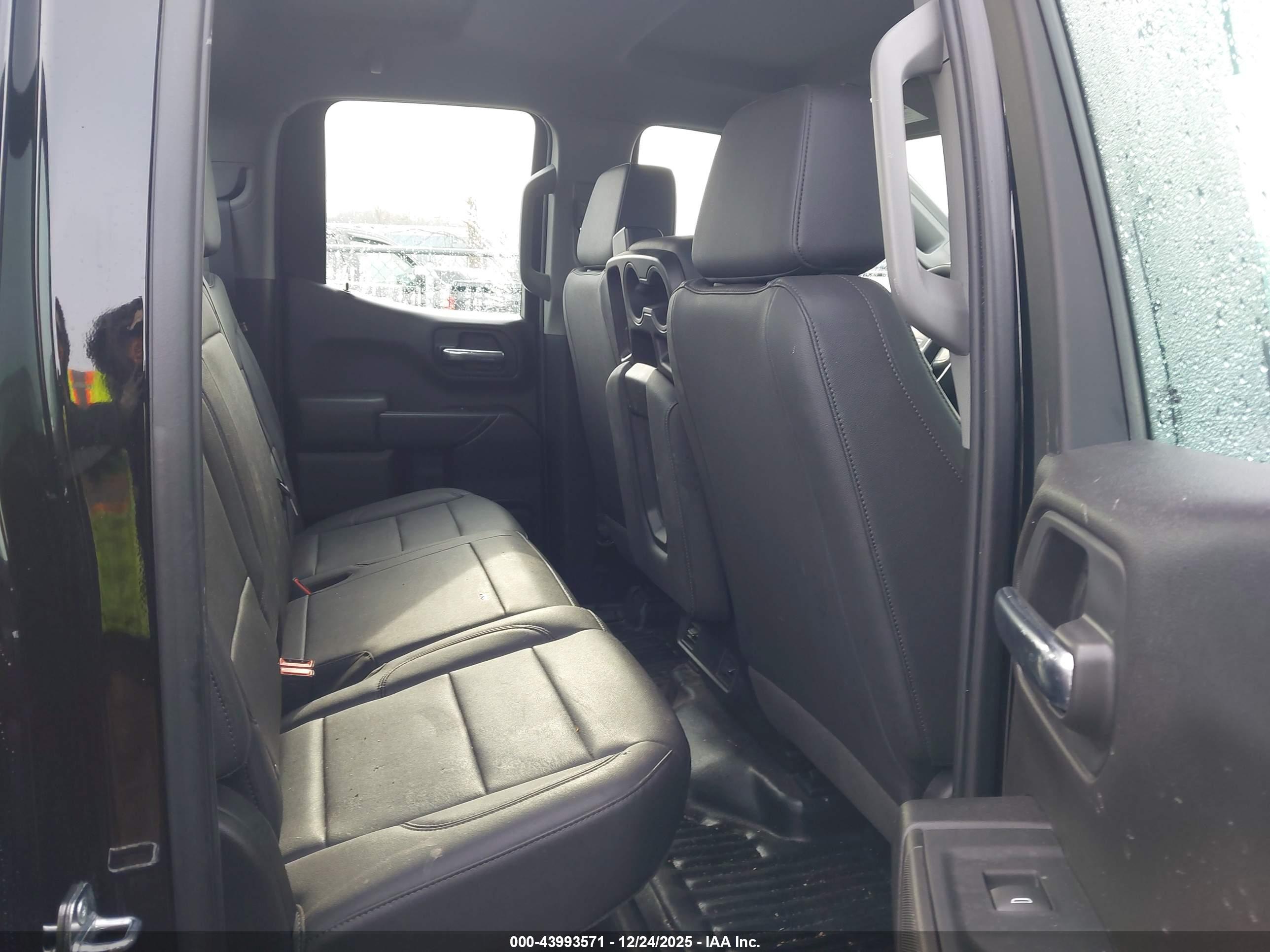 GMC SIERRA image 8