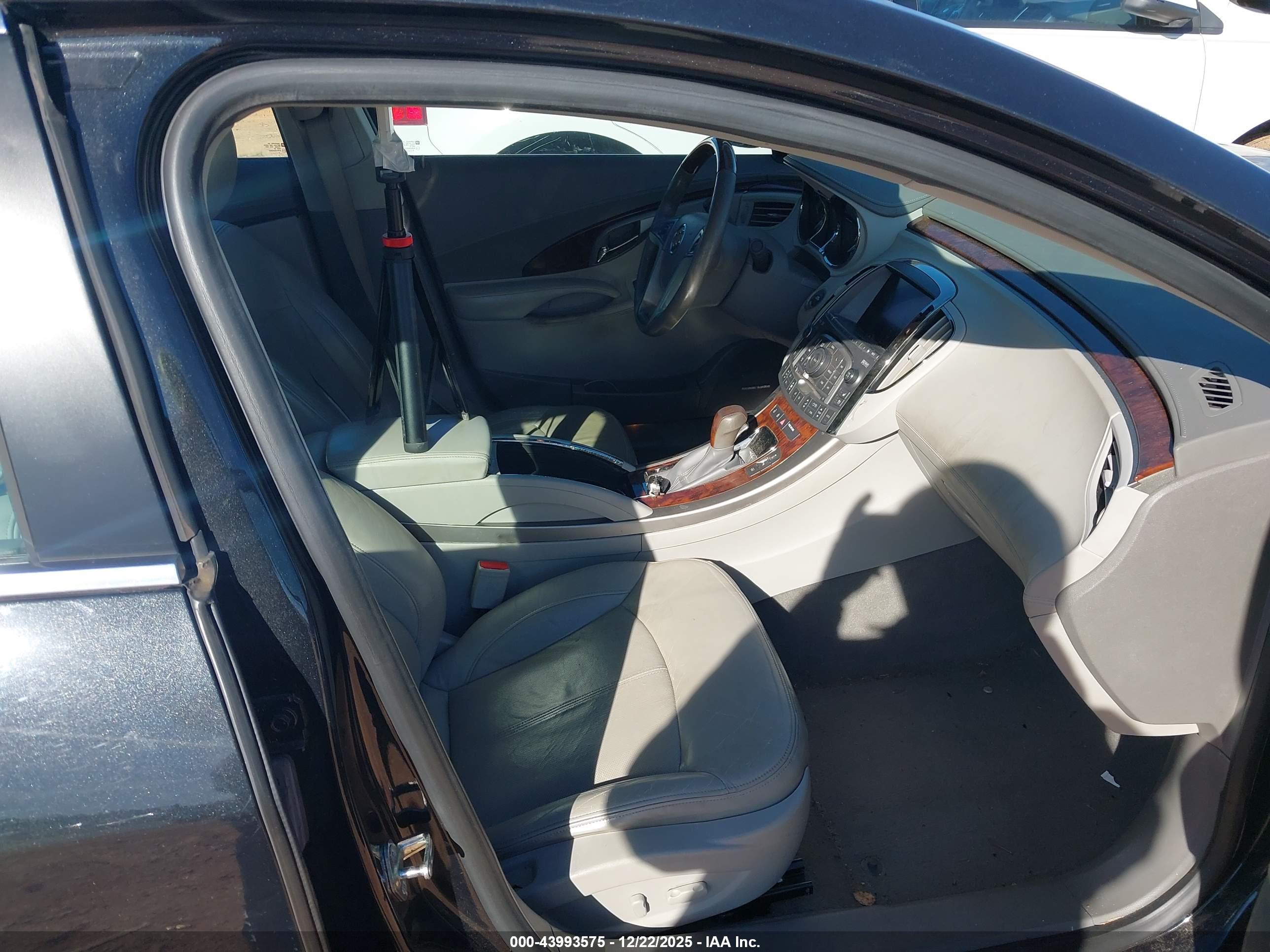 BUICK LACROSSE image 5