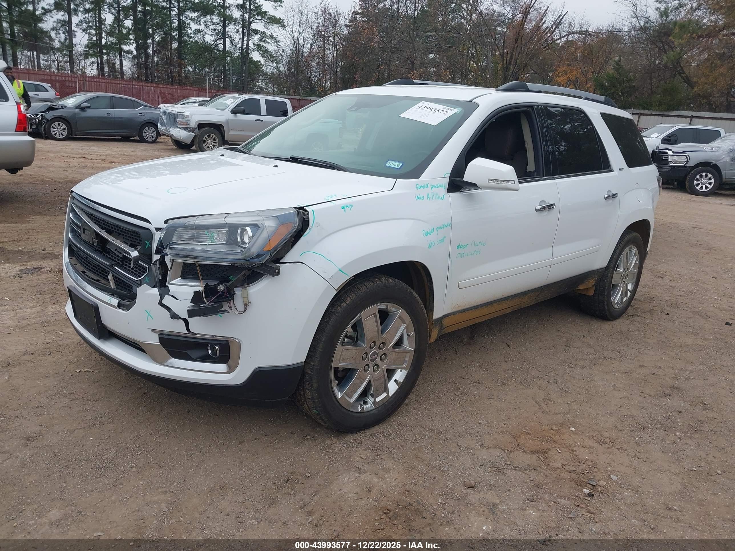GMC ACADIA image 2