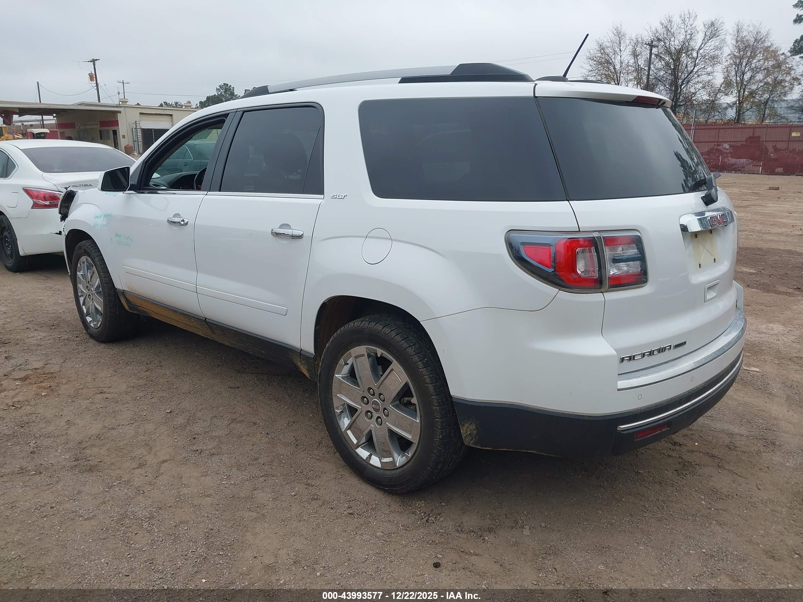 GMC ACADIA image 3
