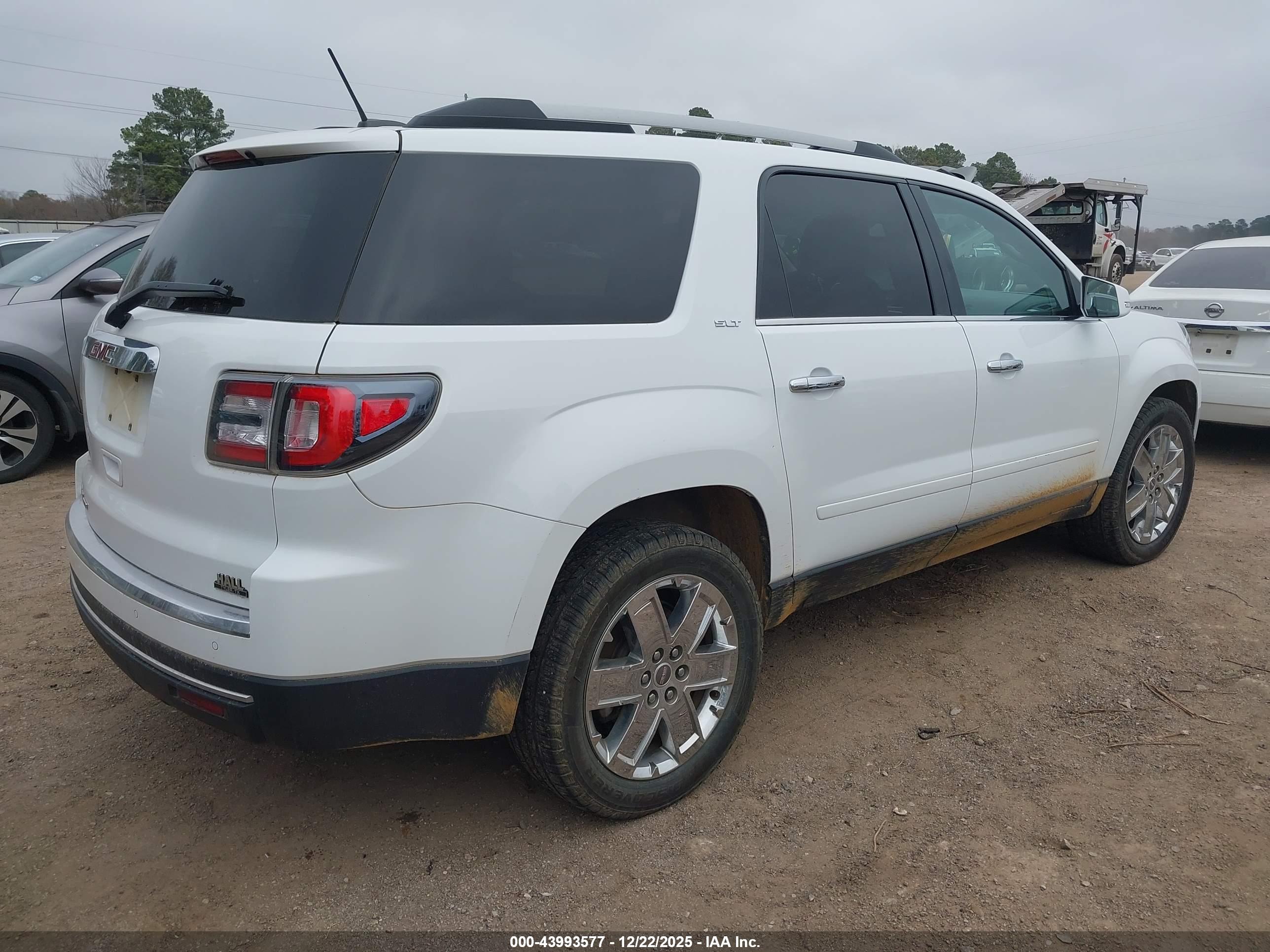 GMC ACADIA image 4